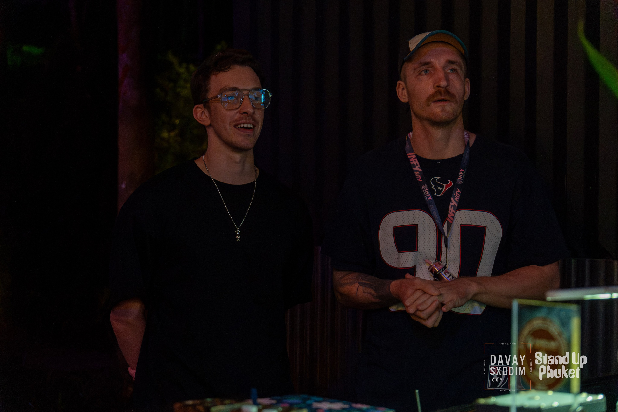 Standup Влада Лапина | Фоторепортаж | Афиша | DAVAYSXODIM.com PHUKET. АФИША|ФОТОРЕПОРТАЖИ|ИВЕНТЫ|ПХУКЕТ