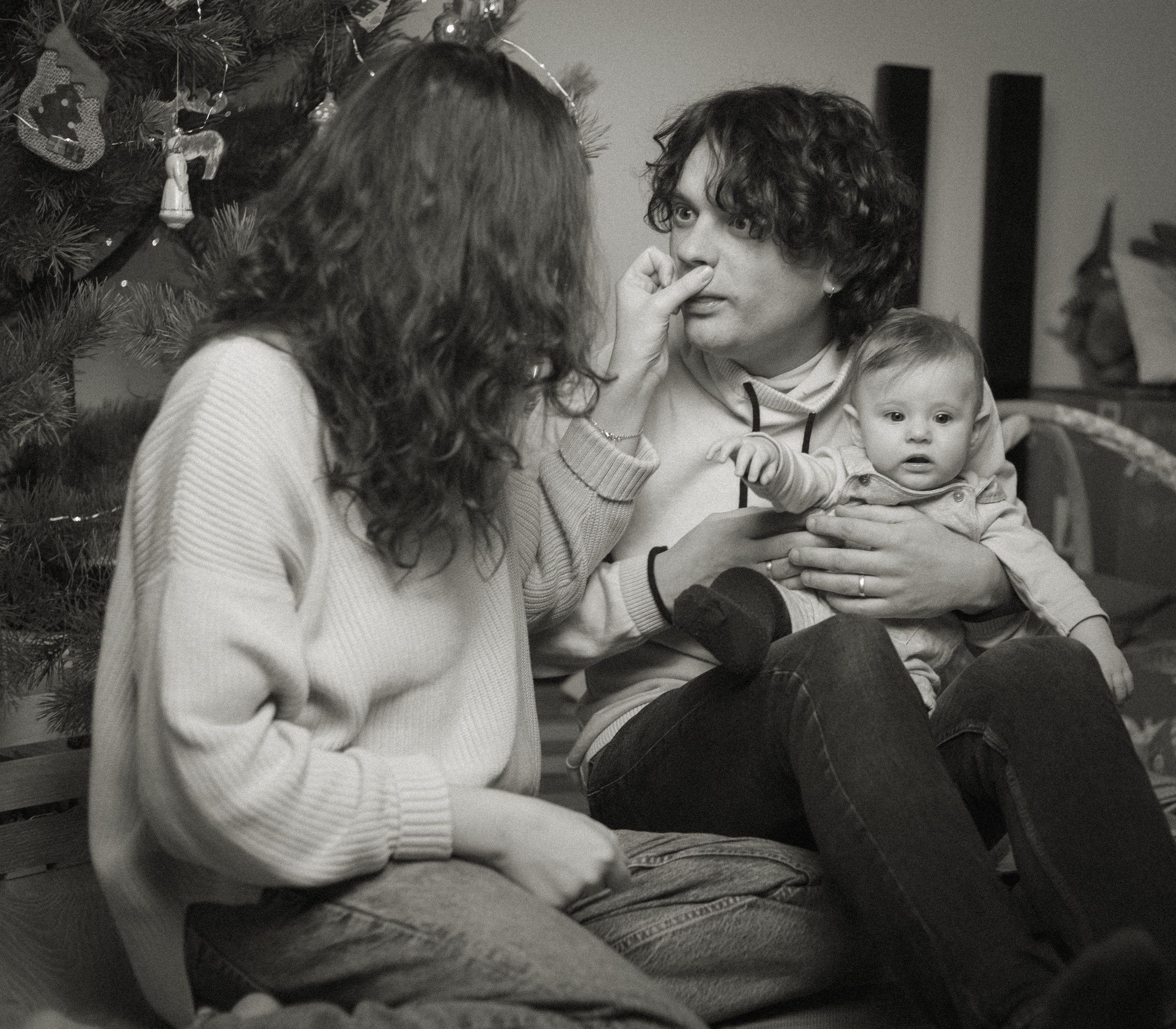 Séance photo de famille pour Noël. Histoires d’amour, séances photos de famille et de mariage en France