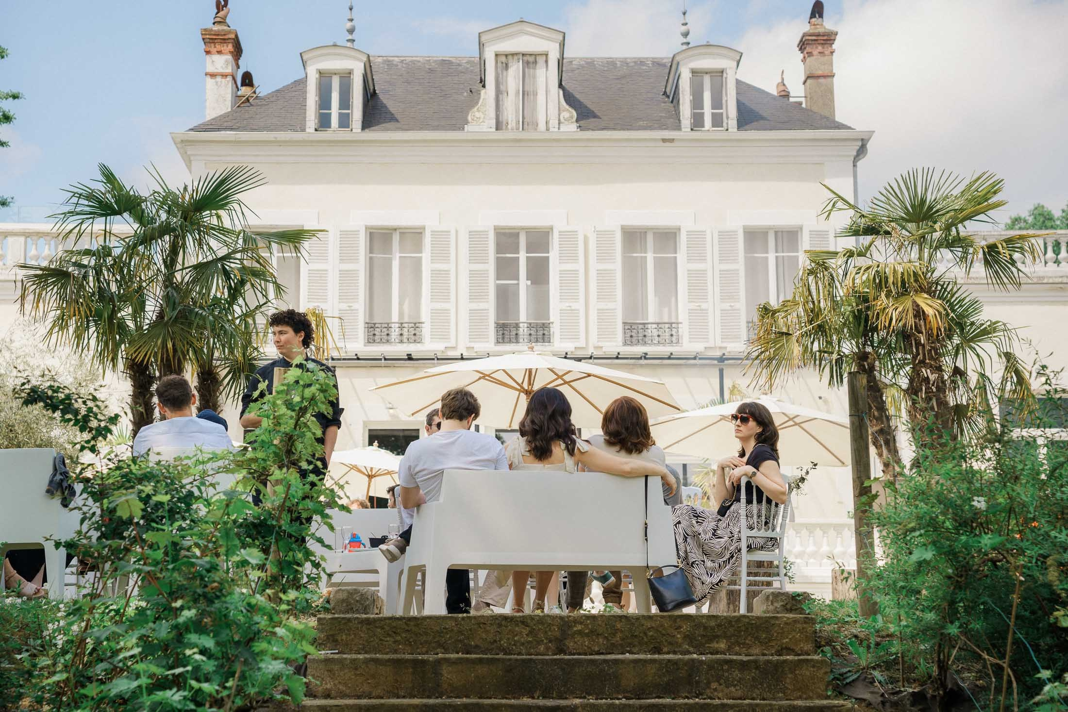 A Relaxed Day-After BBQ Party in France | Destination Wedding Photographer. StudioHappyMoment | Hääkuvaaja Helsinki, tunteikas ja dokumentaarinen kuvaus