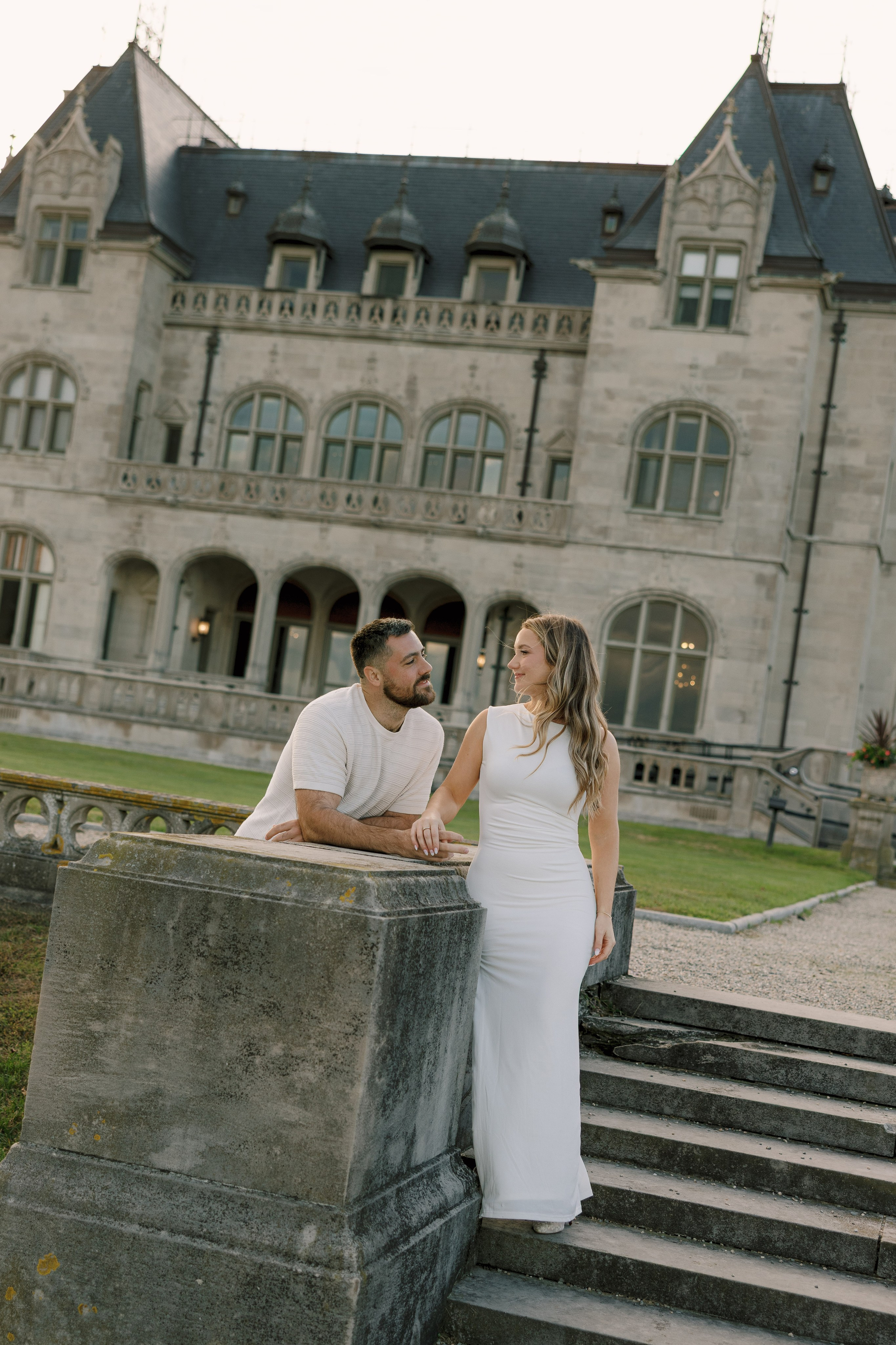 Coastal Elegance in Newport. Rhode Island Wedding Photographer Tati Simpson