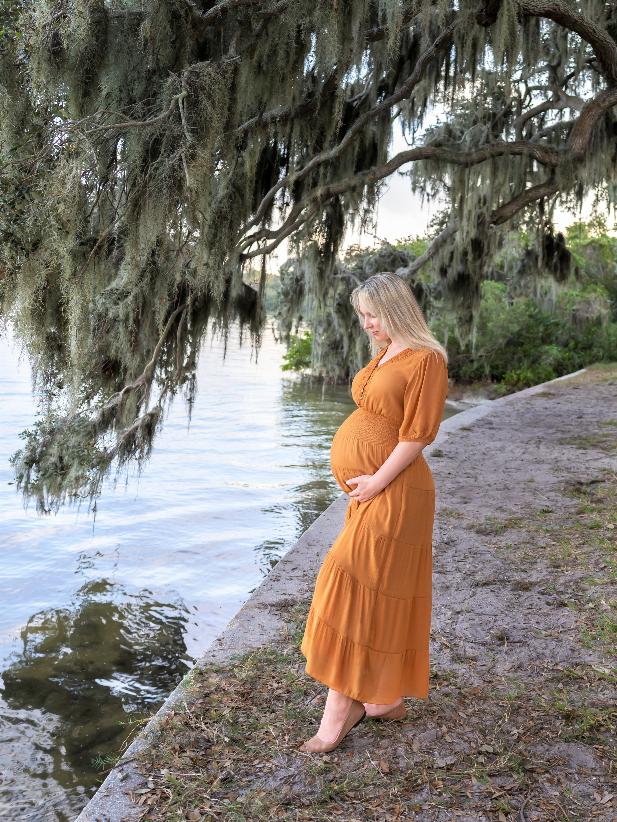 Pregnancy photos. Newborn photographer in Tampa Bay Area, FL