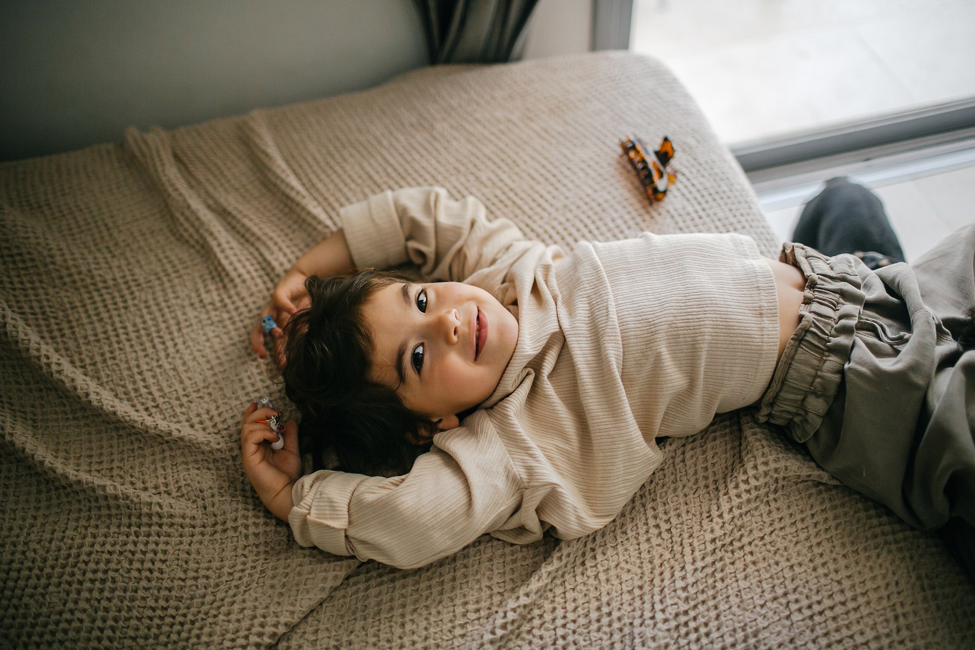 Mom&daughter at home. Family photographer in Israel
