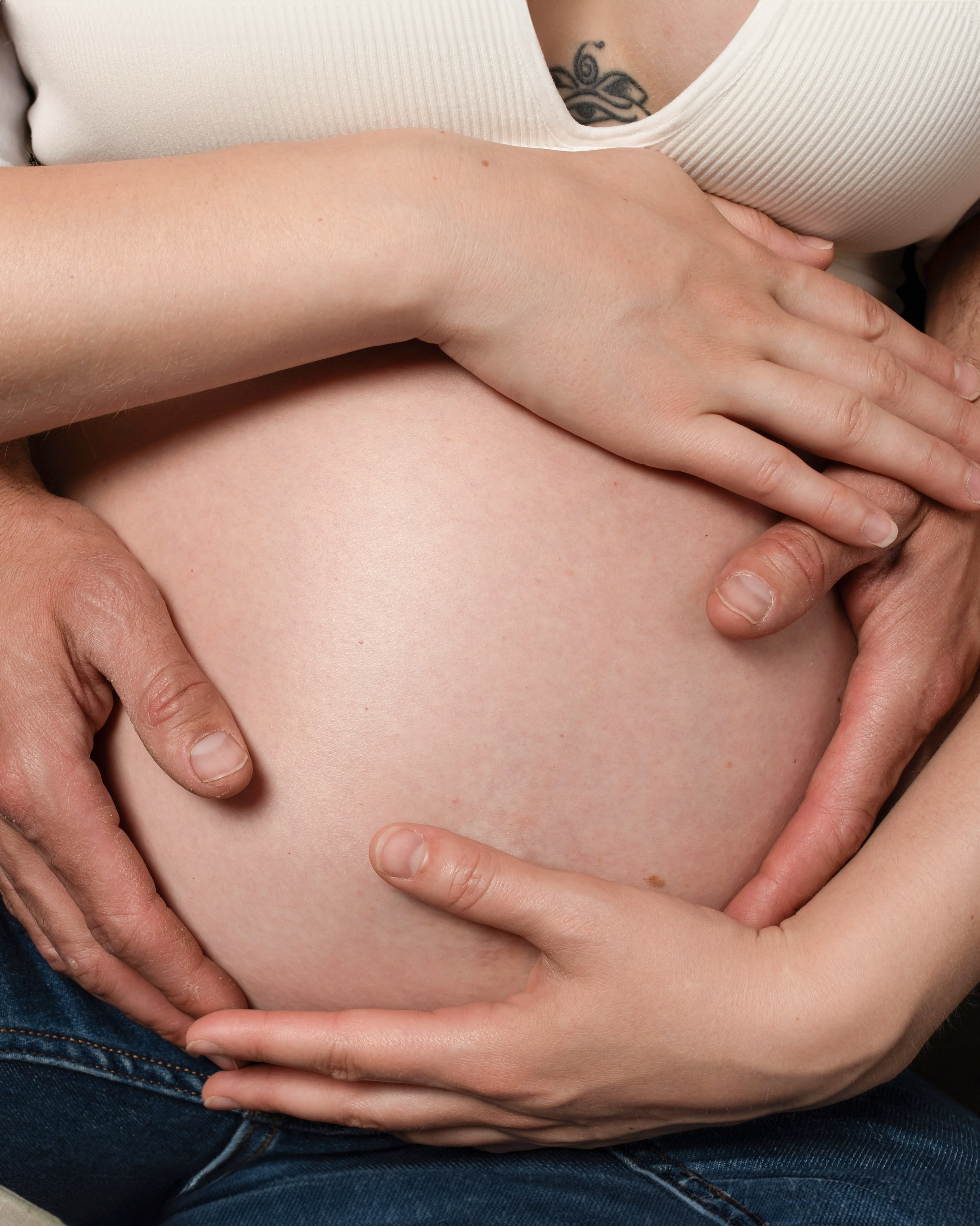 Фотосессия беременности в стиле лайфстайл. Профессиональный фотограф в Испании