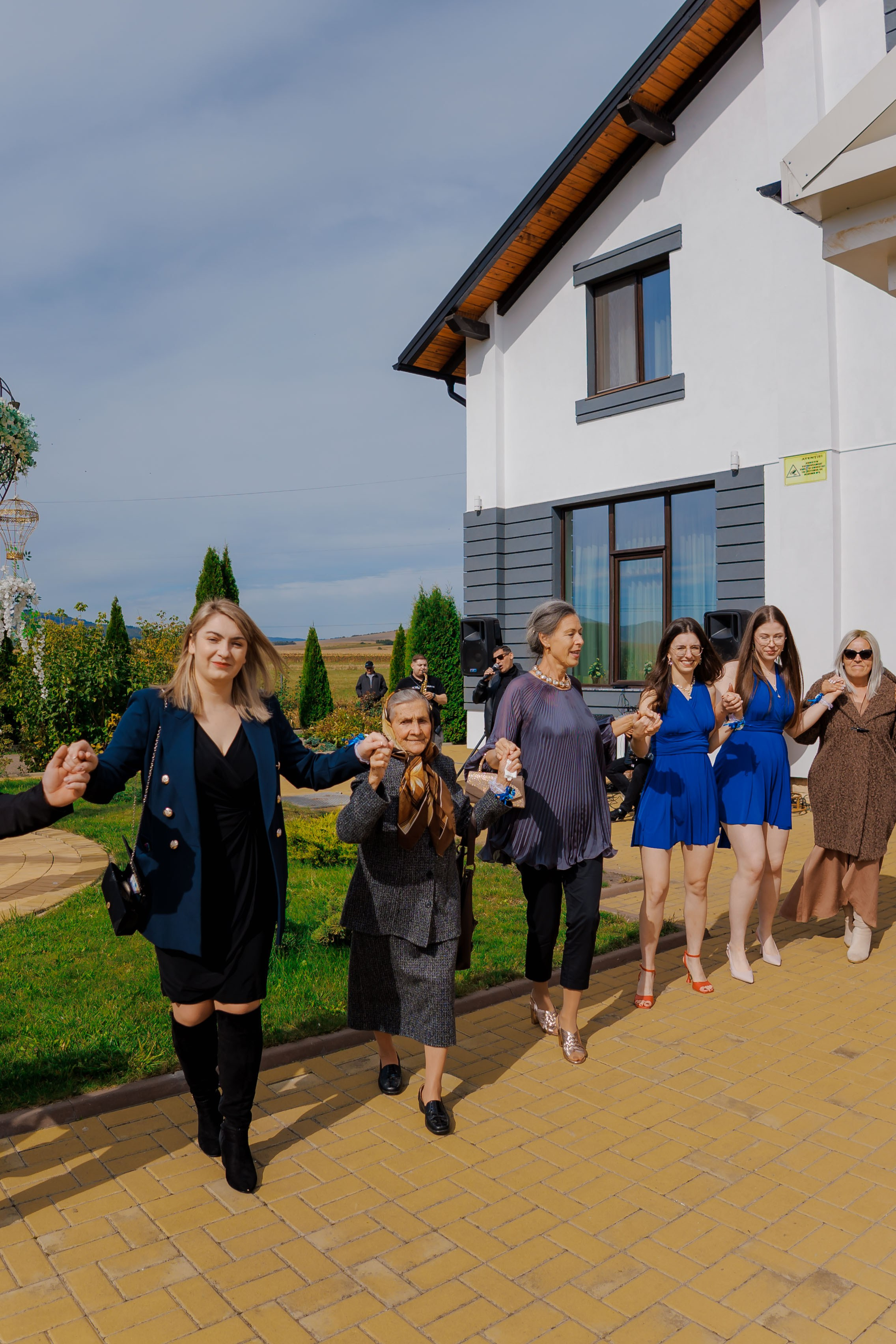 Loredana & Emilian – Ziua Nunții | Videografie - fotografie Botez Suceava, Iași, Botoșani. Servicii foto-video profesionale, pentru momente de neuitat