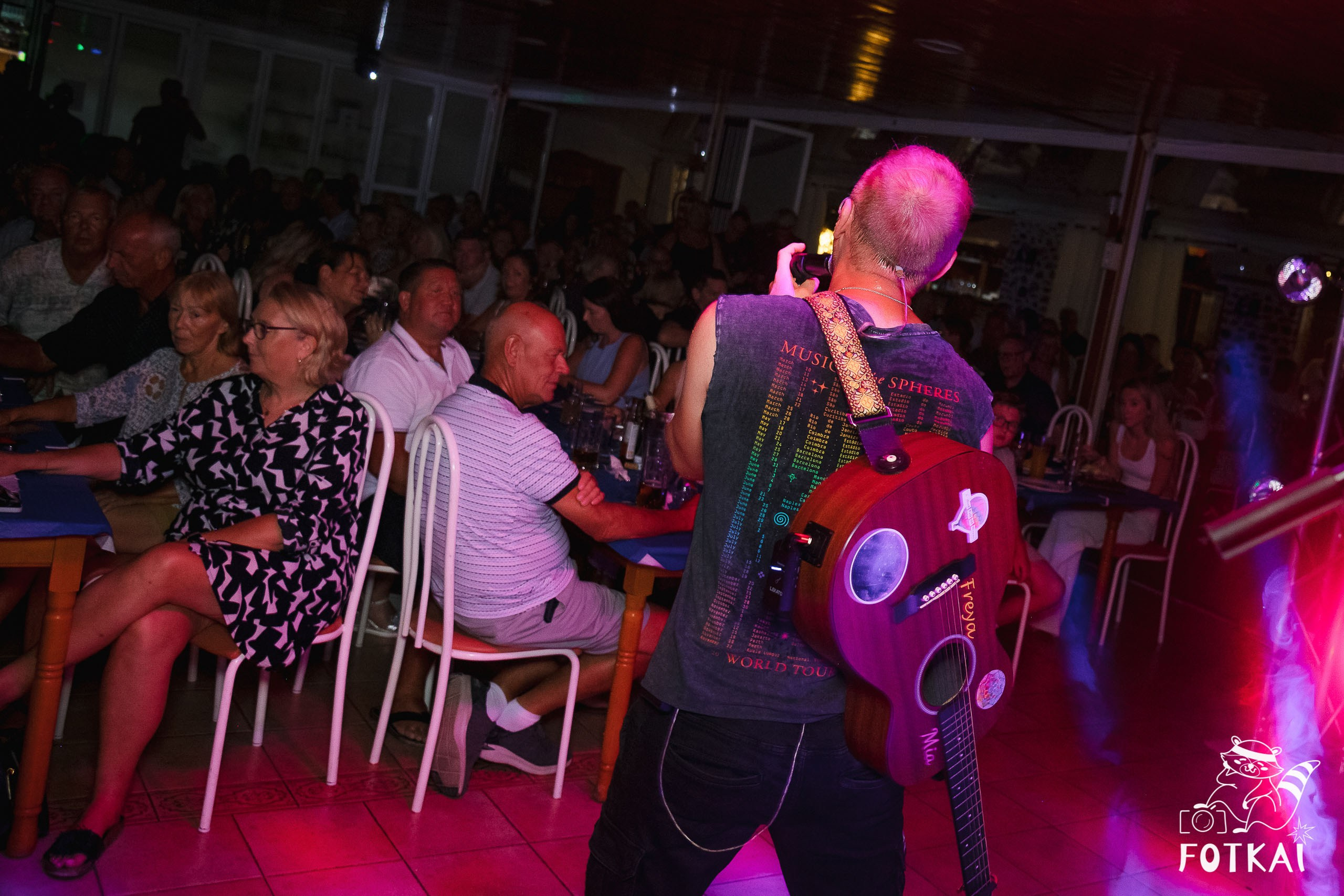 Ultimate Coldplay en Restaurante Los Cucalos: Reportaje fotográfico 17.09.25 | FOTKAI