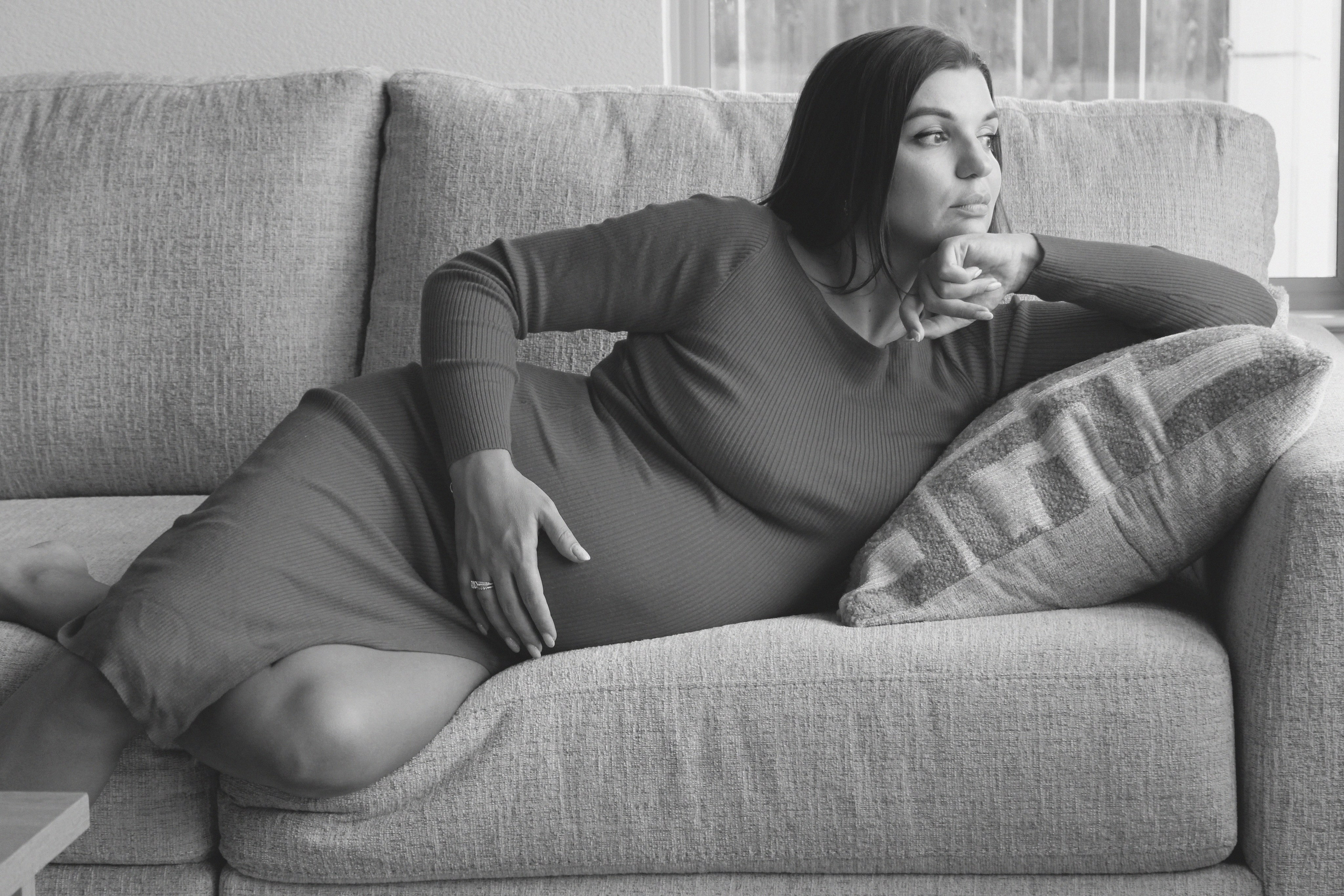 Maternity, Family & Pregnancy Photoshoot at Home. Lana Petrychenko — Portrait & Family Photographer. Valencia, Spain