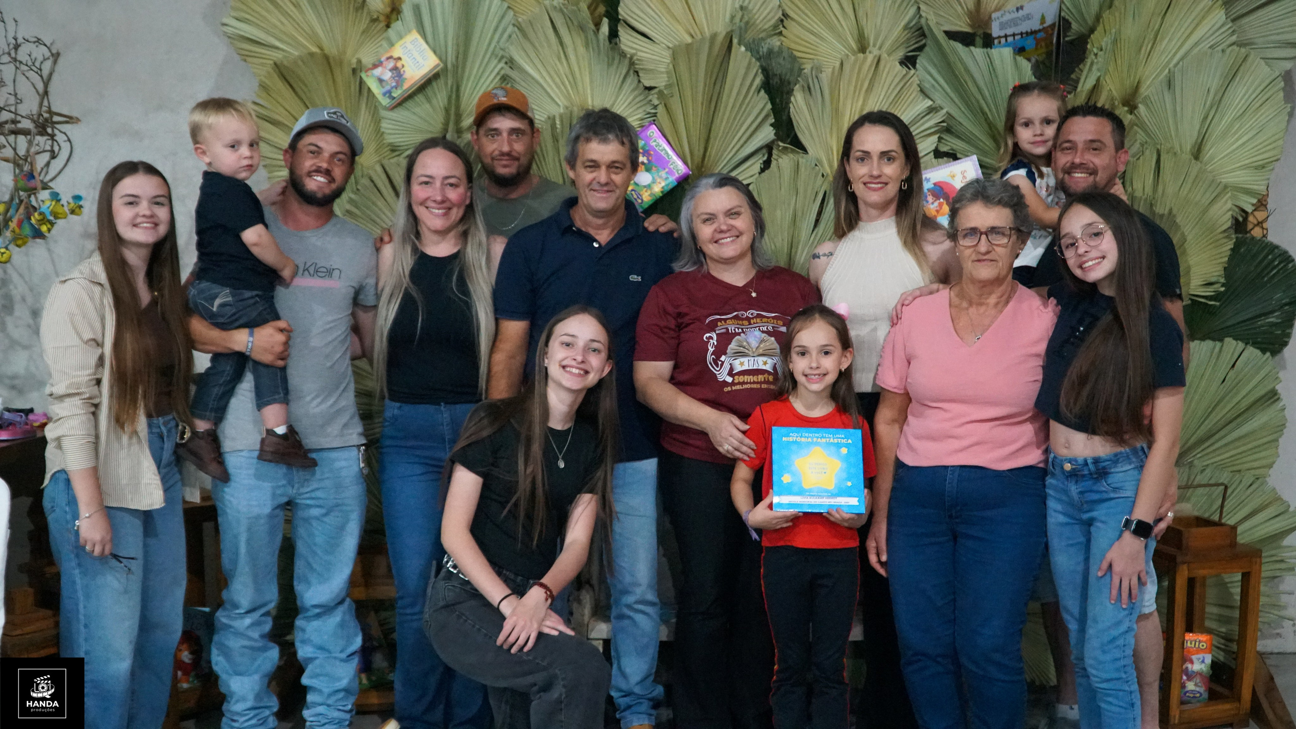 Noite autógrafos colégio Aurélio Buarque de Holanda. Handa Produções