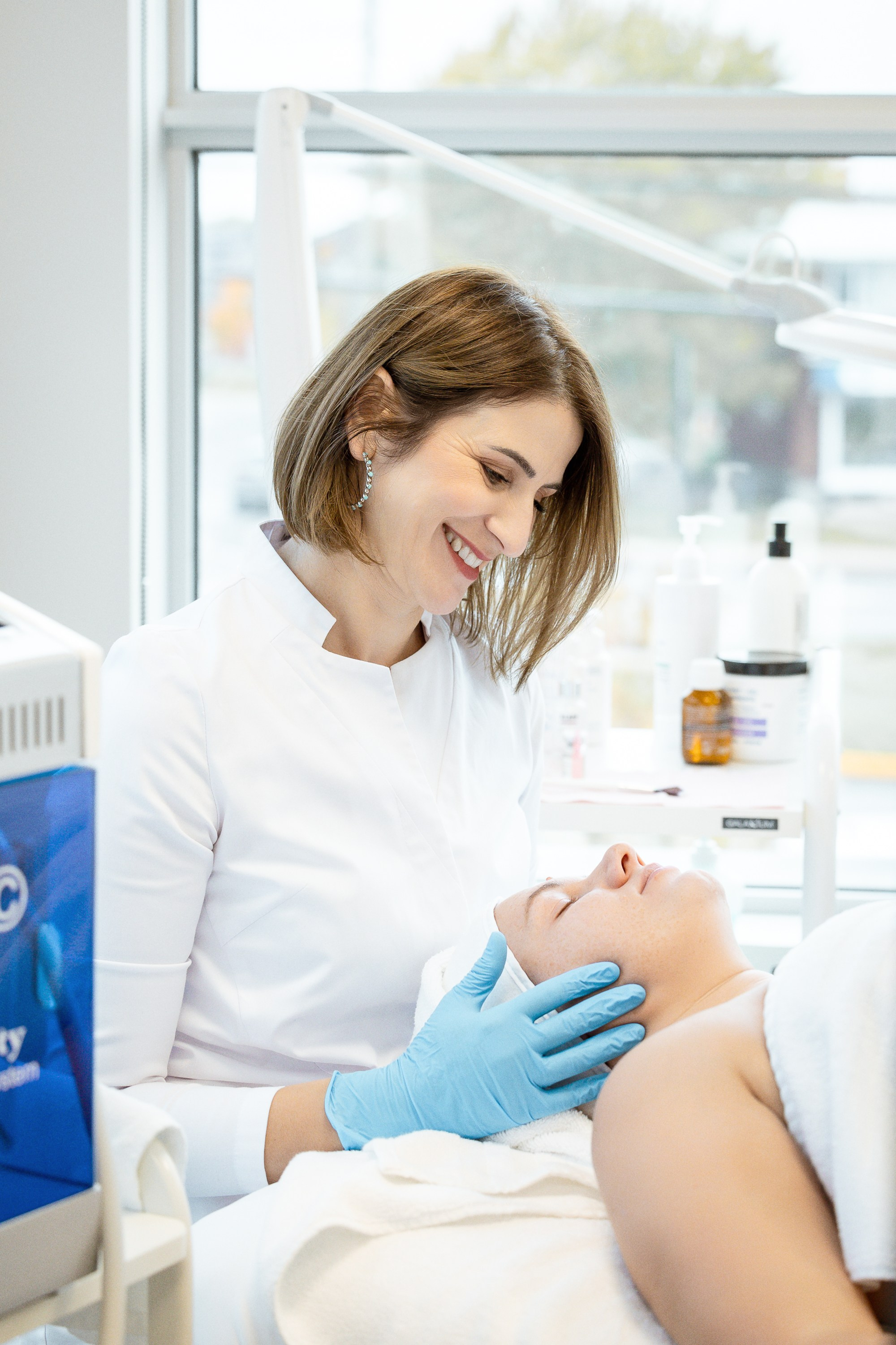 Violeta Sili, Esthéticienne/Beautician