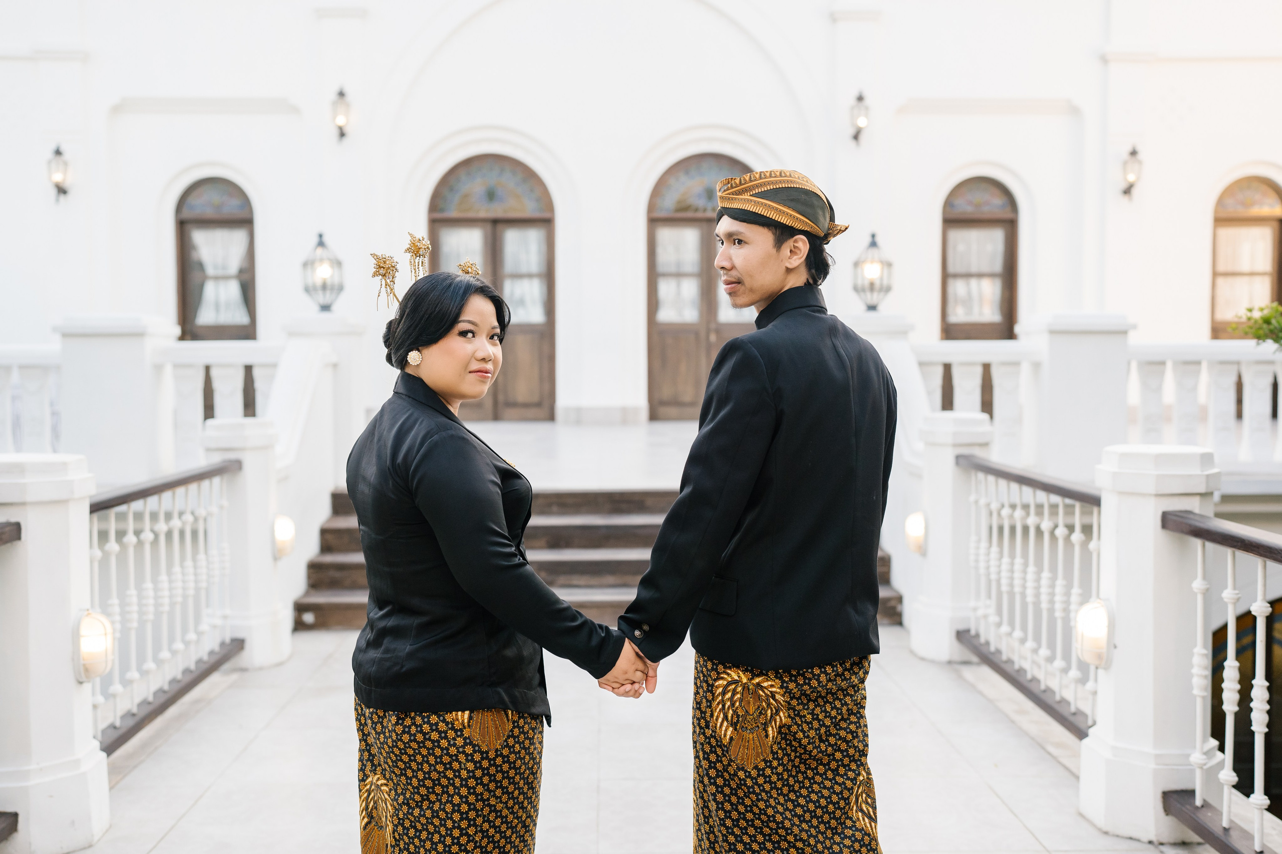 Prewedding Photo Shoot with Javanese style. Female Photographer in Bali