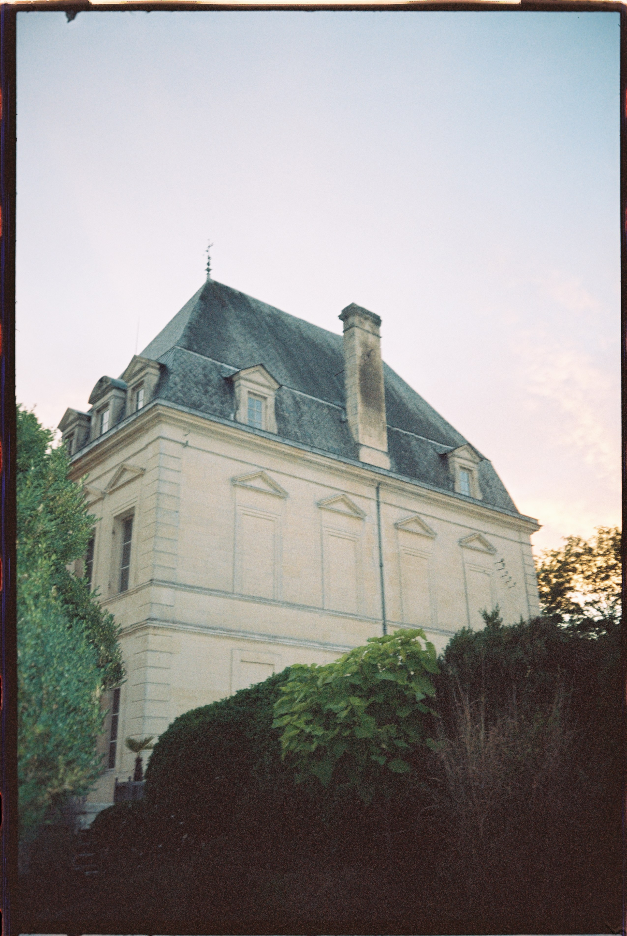 Wedding in a French Château | Destination Wedding Photography. Wedding photographer in Italy