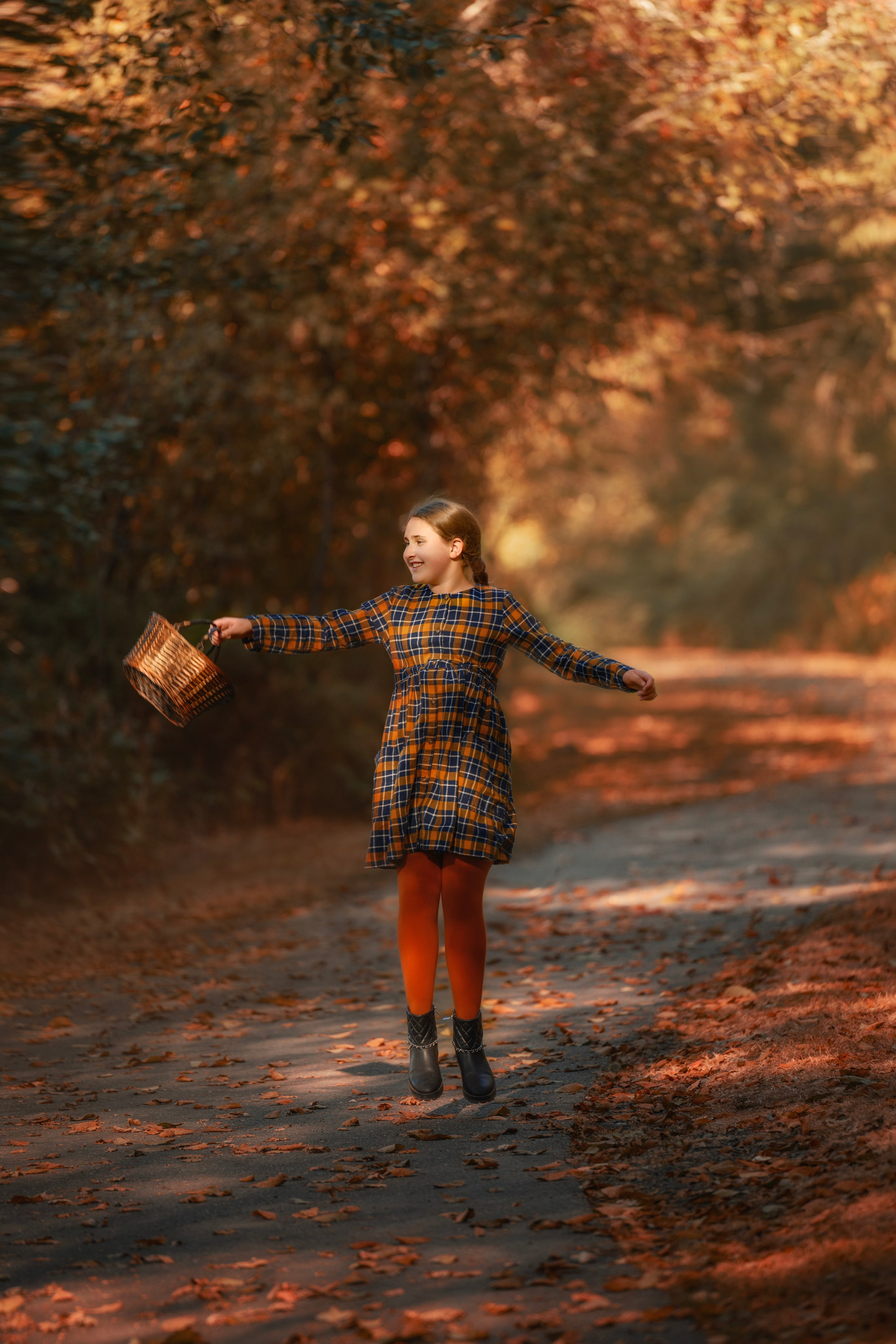 Caity in the autumn forest. Wedding & portrait photography in the Seattle Area. Helen Michelle photographer