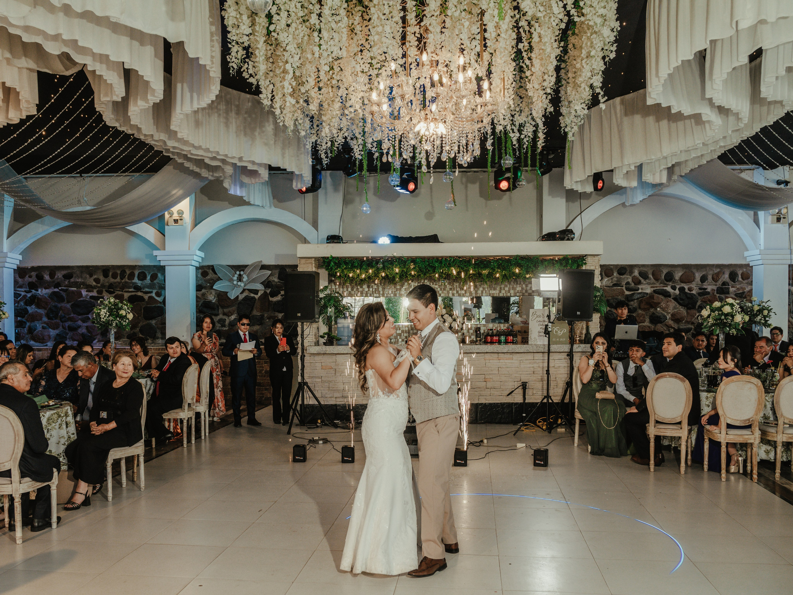 CARLA Y MARIO BODA RELIGIOSA. Studio KVTA | Fotografía y Video de Bodas en Arequipa