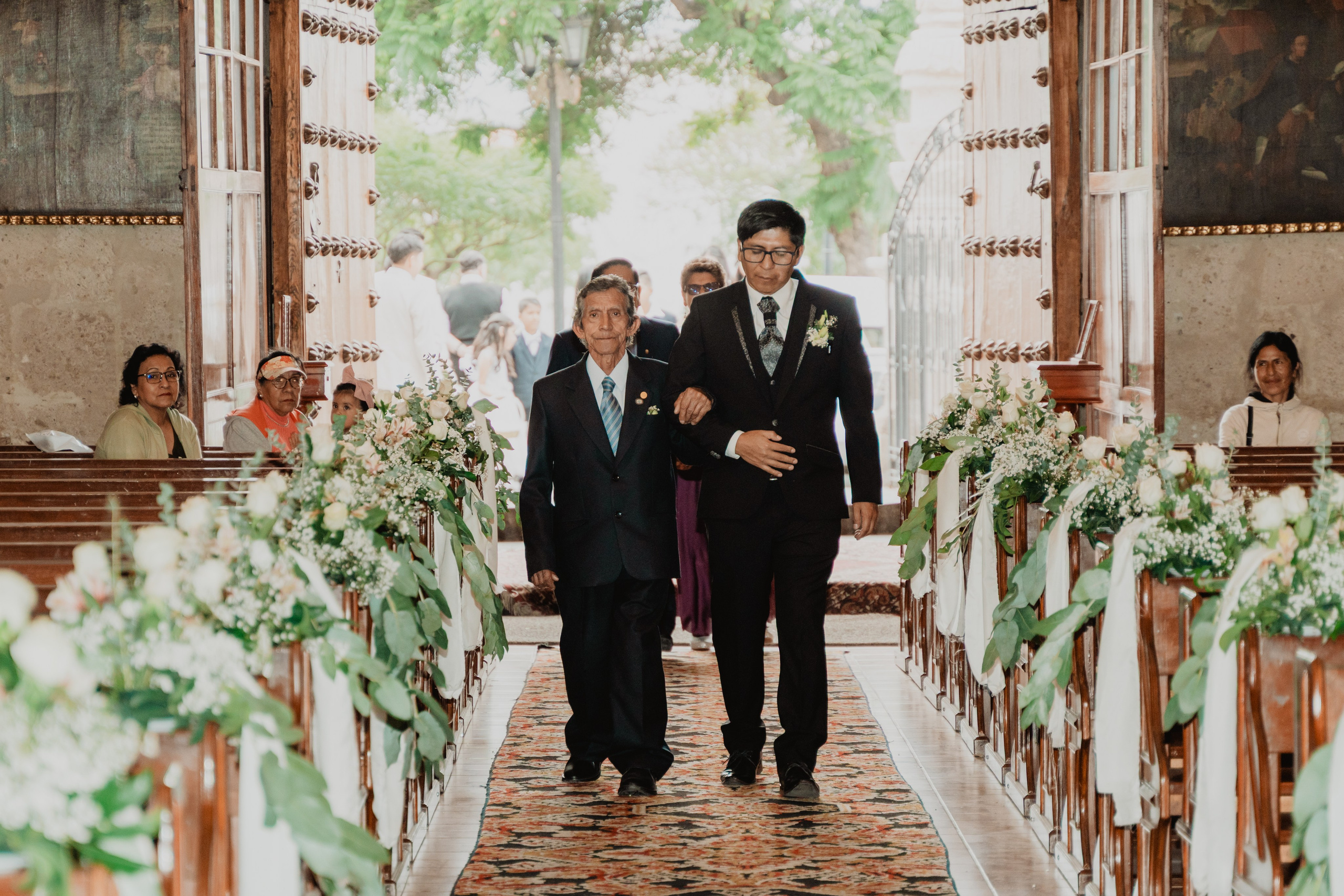 FERNANDO + MARIBEL | BODA RELIGIOSA. Studio KVTA | Fotografía y Video de Bodas en Arequipa