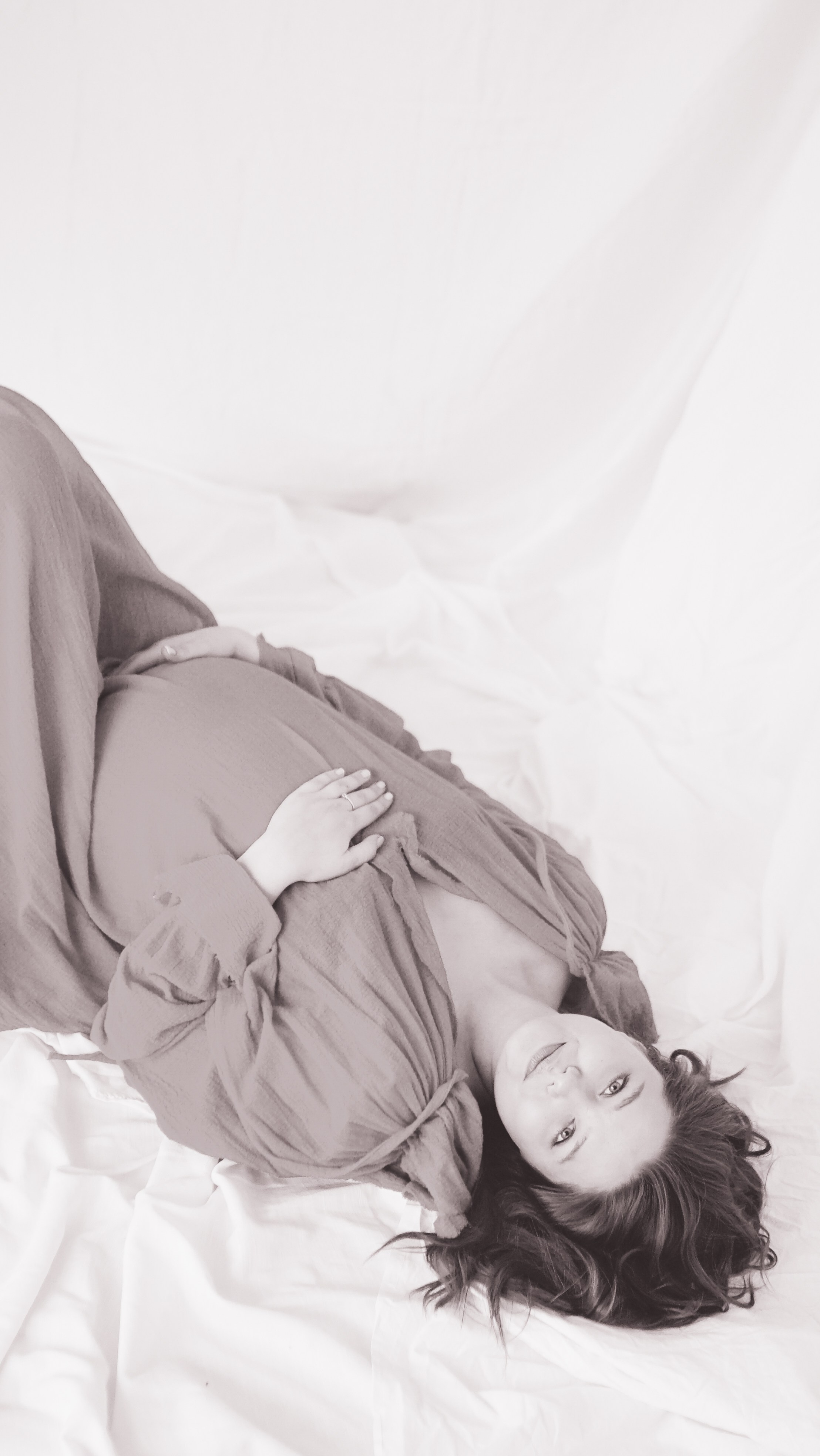 Mother Earth: Proiect de Fotografie Maternitate | Mădălina Beda. Madalina Beda- Artist vizual, fotograf, doula la nastere, consultant babywearing Brasov si in toata tara