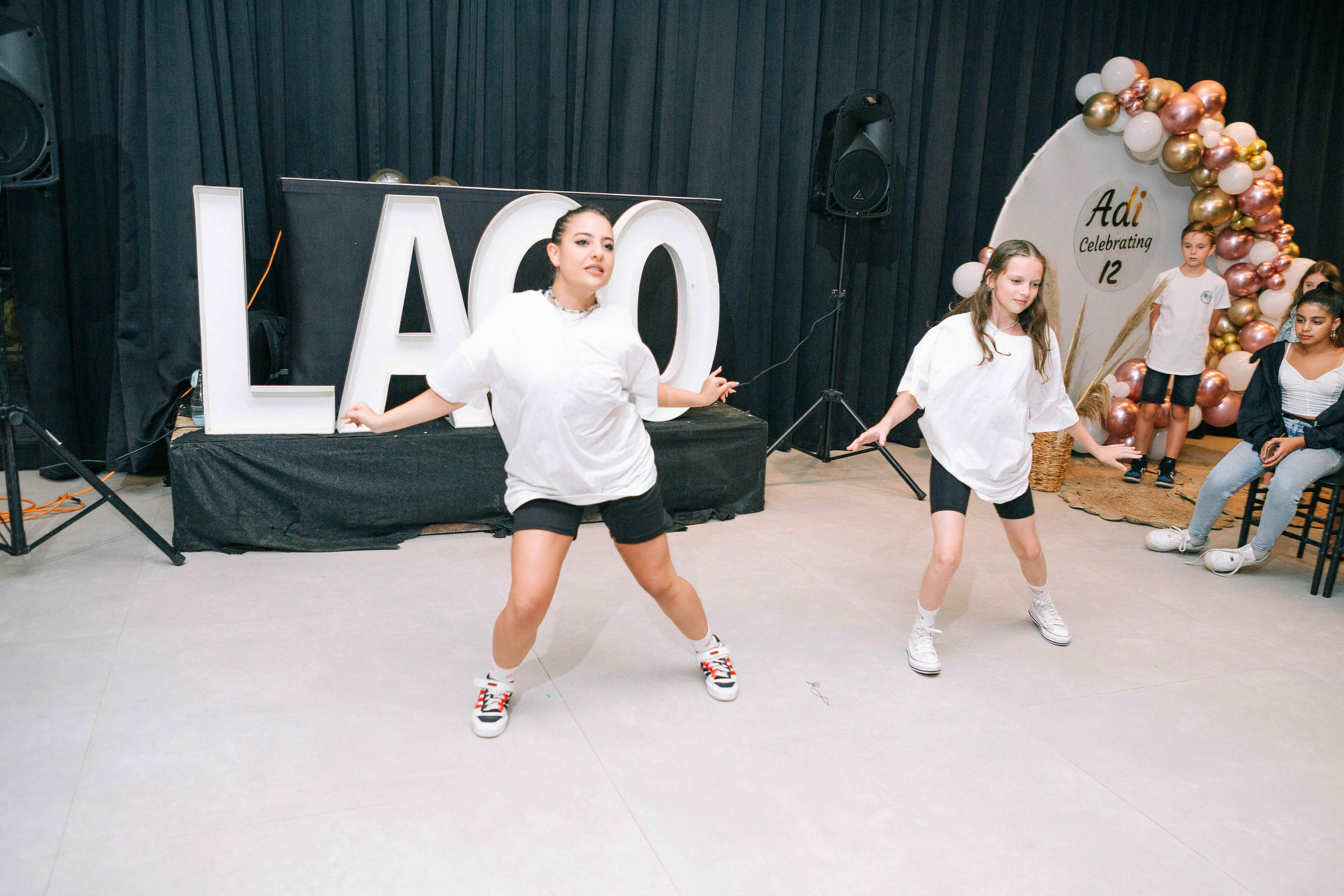 PARTY WITH FRIENDS. Https://shi-photo.com/