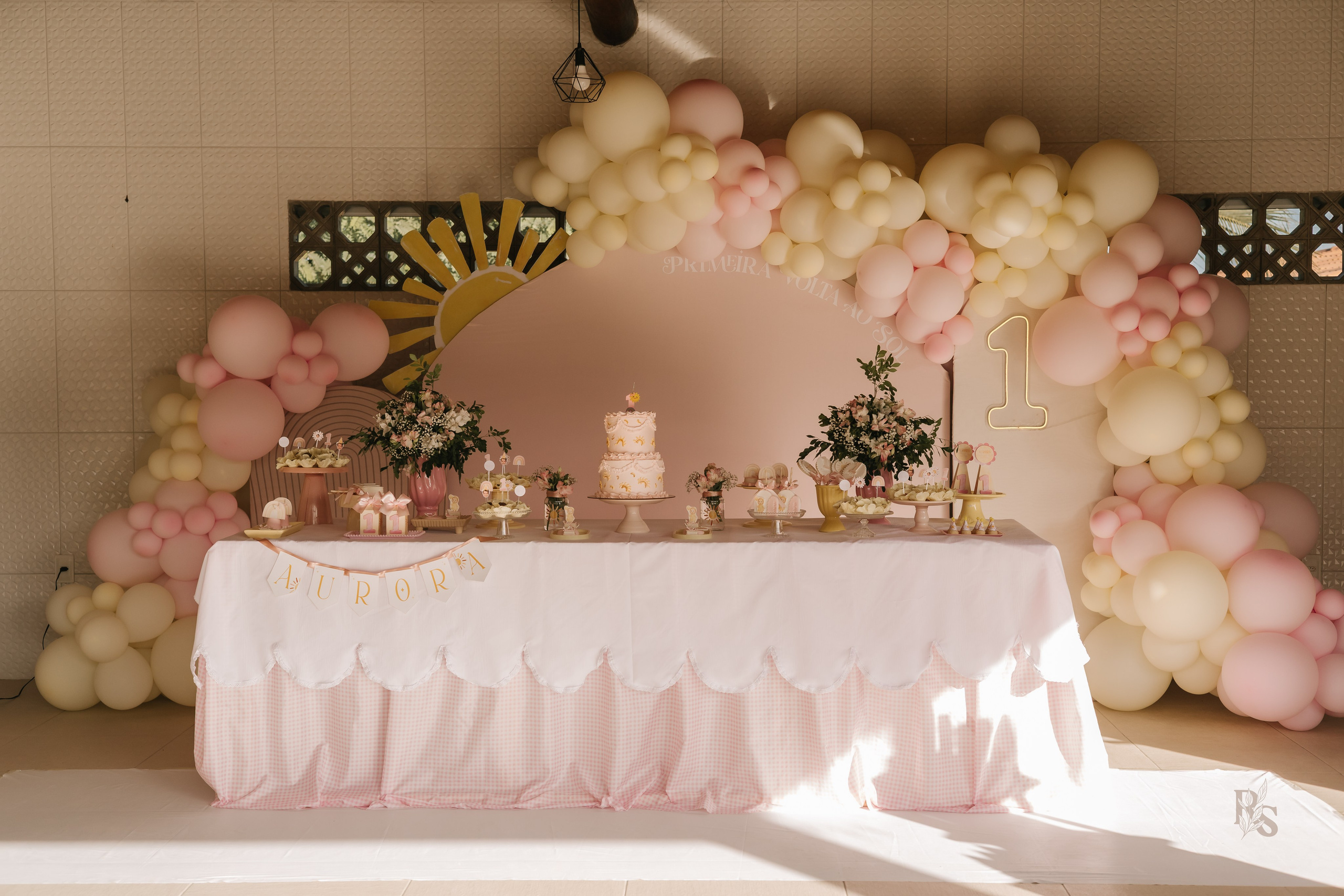 Aurora — 1 ano. Fotógrafo Richard Silvestre — Casamentos na Bahia