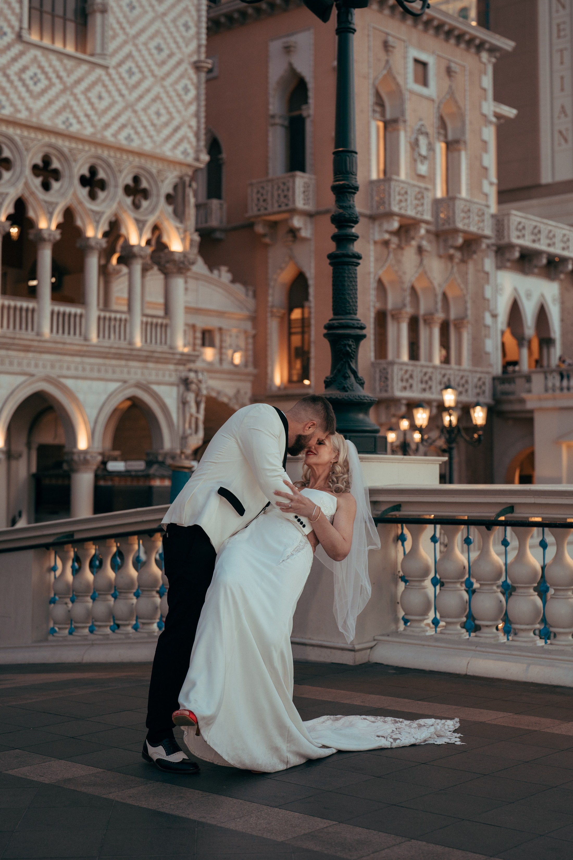 Chris&Holly. Wedding & elopement photographer Viktoriya Kravtsov. Las Vegas