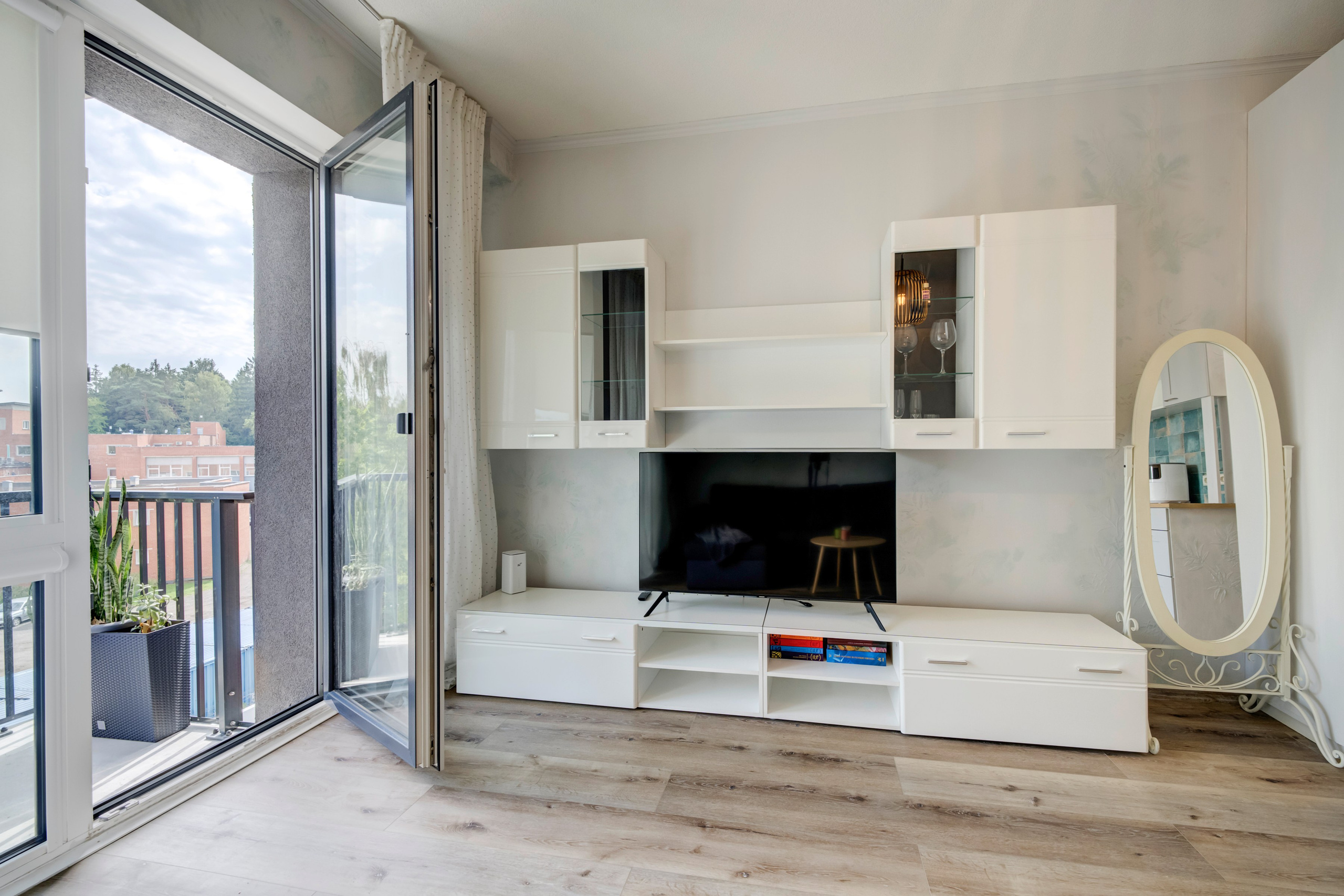 Visorių g. 1 kambarių butas. Elina Sapiega fotografė Vilniuje