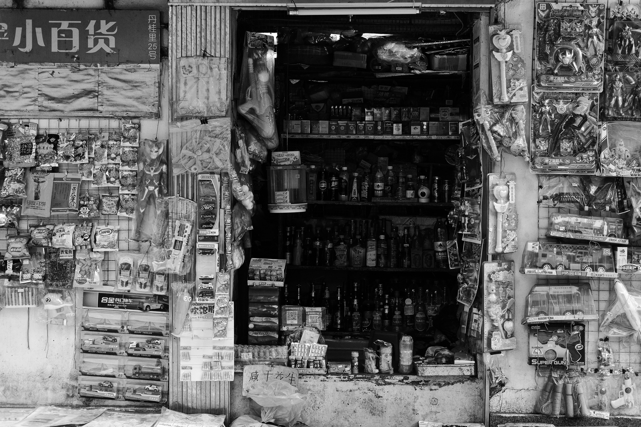 Capturing Life in Black and White - Candid Street Photography