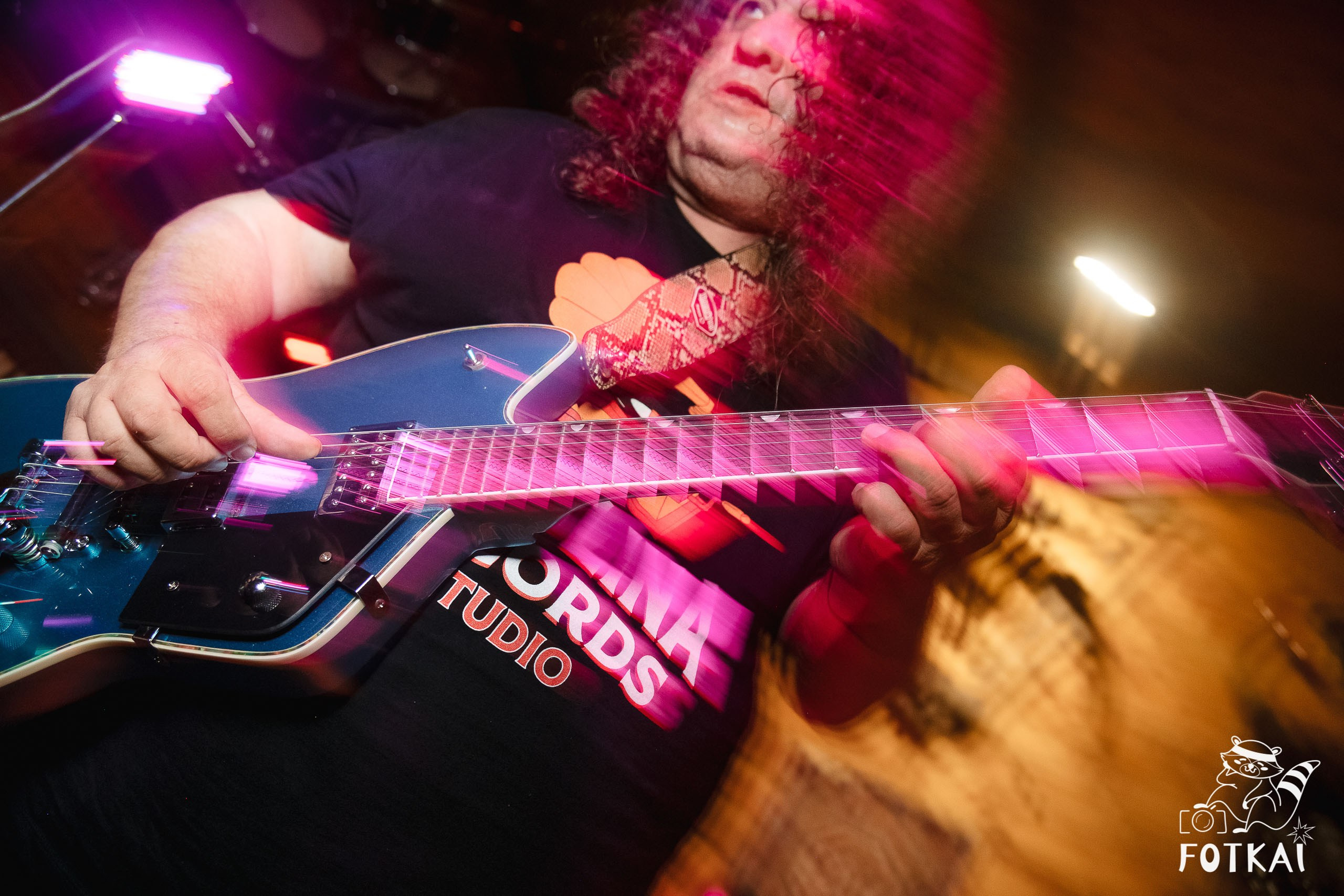 Santi Campillo en El Paso Rock Bar Torrevieja: Reportaje fotográfico 30.08.25 | FOTKAI