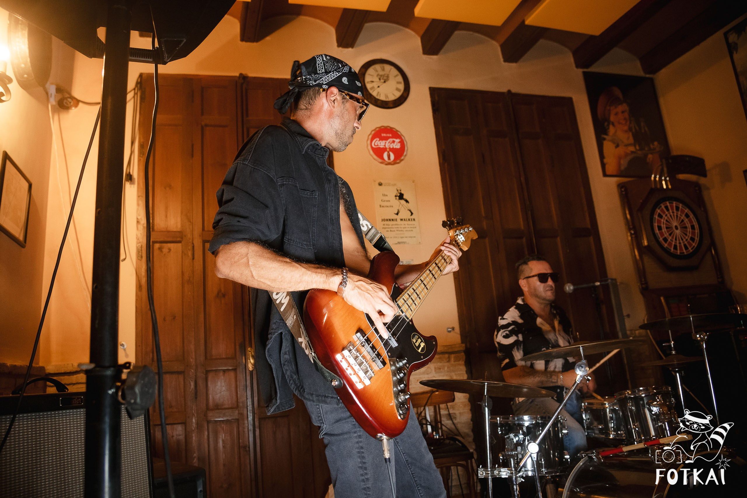 Stones of the Coast en Café Aljibe Rojales: Reportaje fotográfico 30.08.25 | FOTKAI