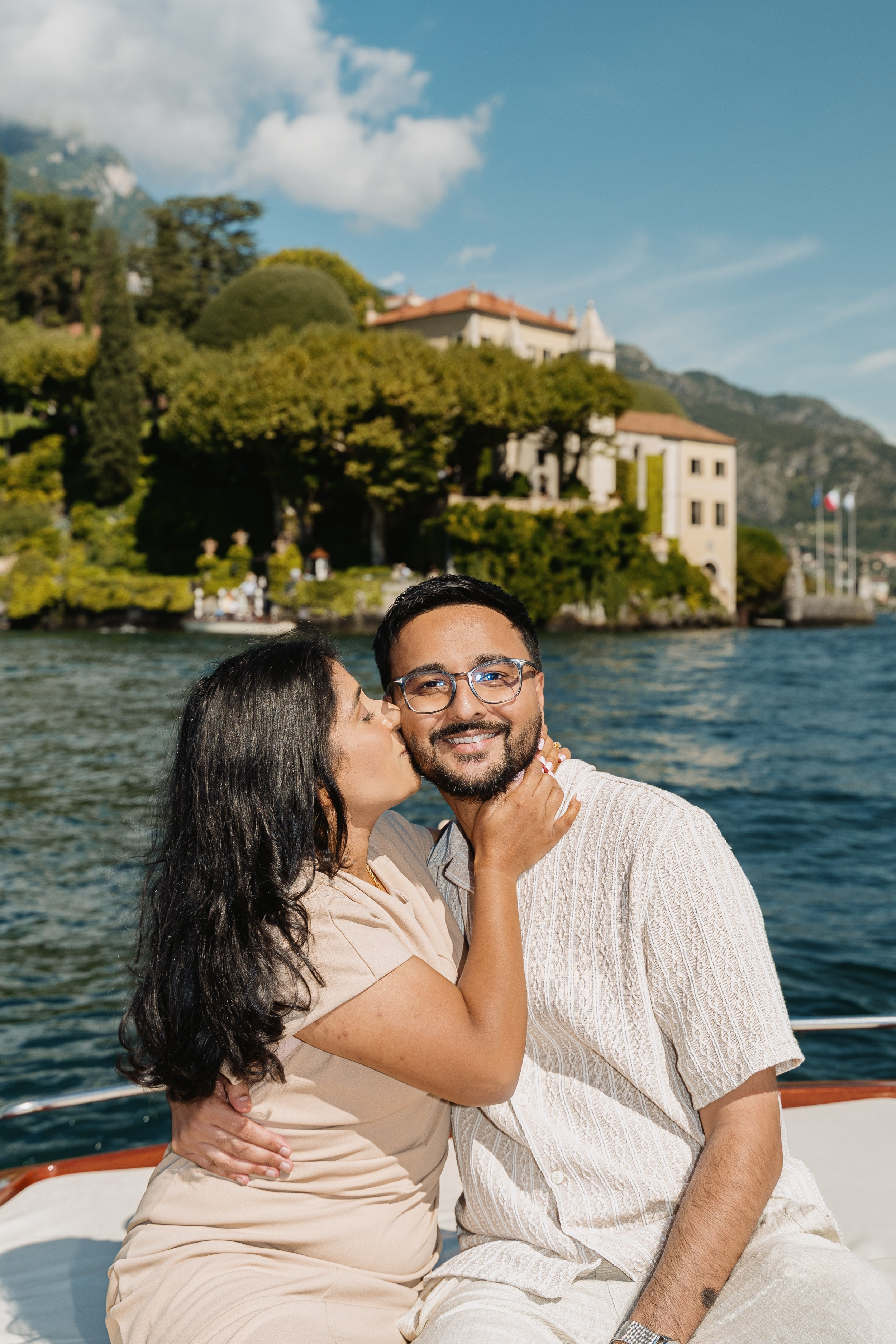 Lake Como Proposal on a Boat. Proposal Photographer in Lake Como