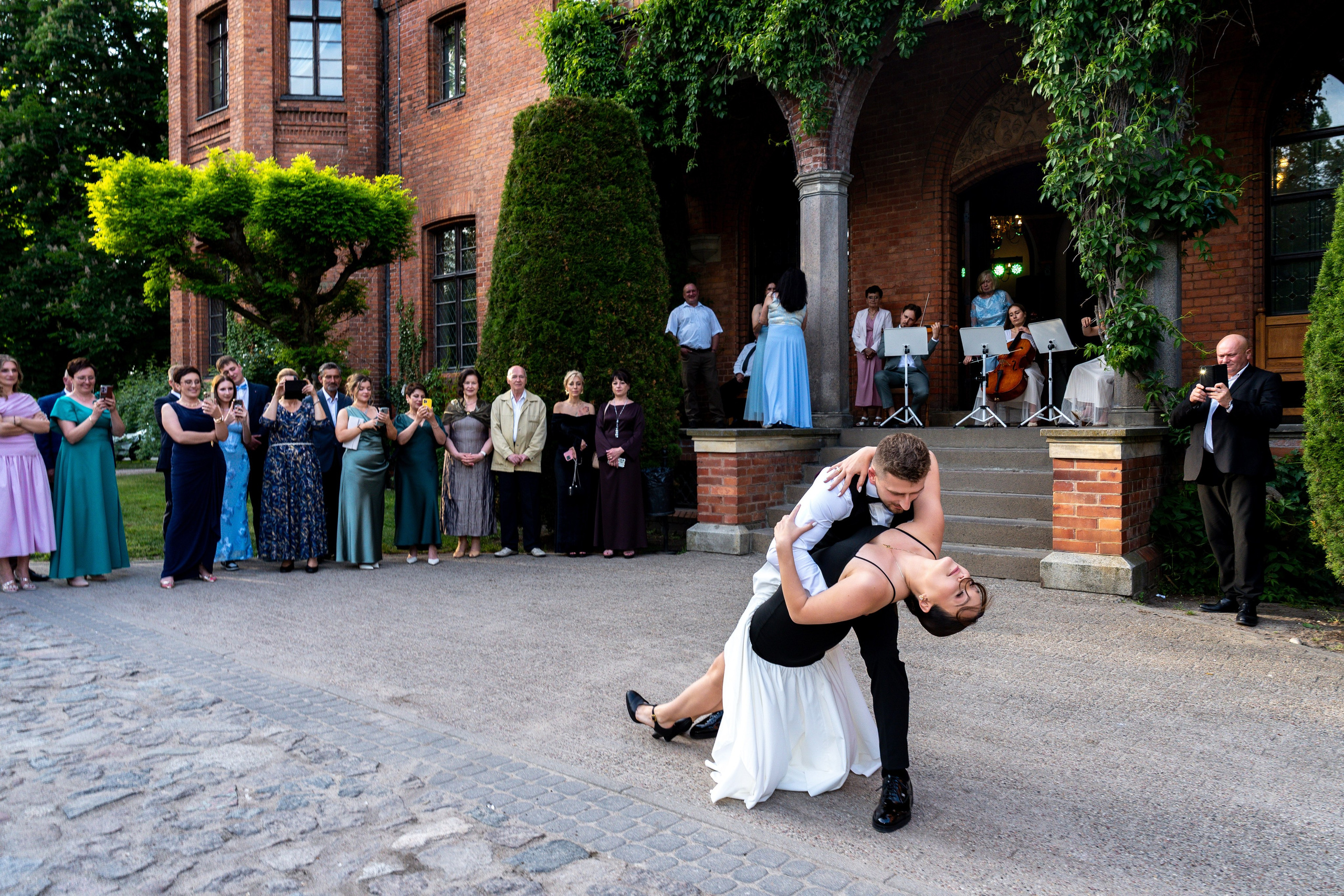 E&N: Zamek w Rzucewie. SL Wedding Photo — Editorial, Elegant & Timeless Wedding Photography in Poland and Across Europe