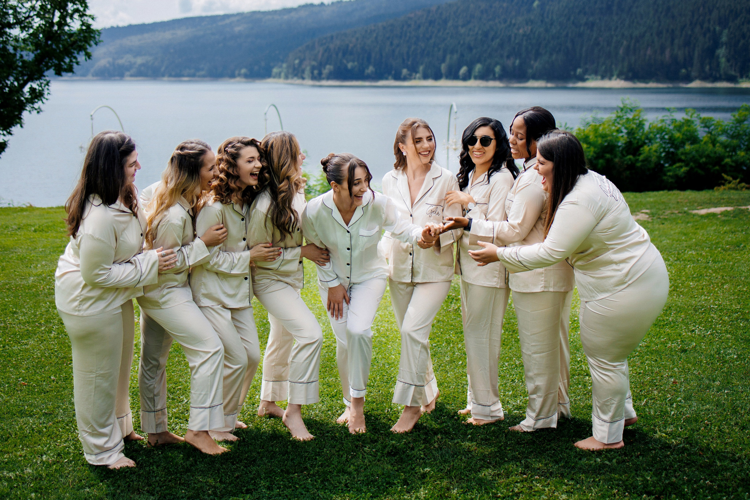 Wedding Photographer, based in Iasi, Romania, but will travel all over the globe to make sure you look amazing in all your wedding photos
