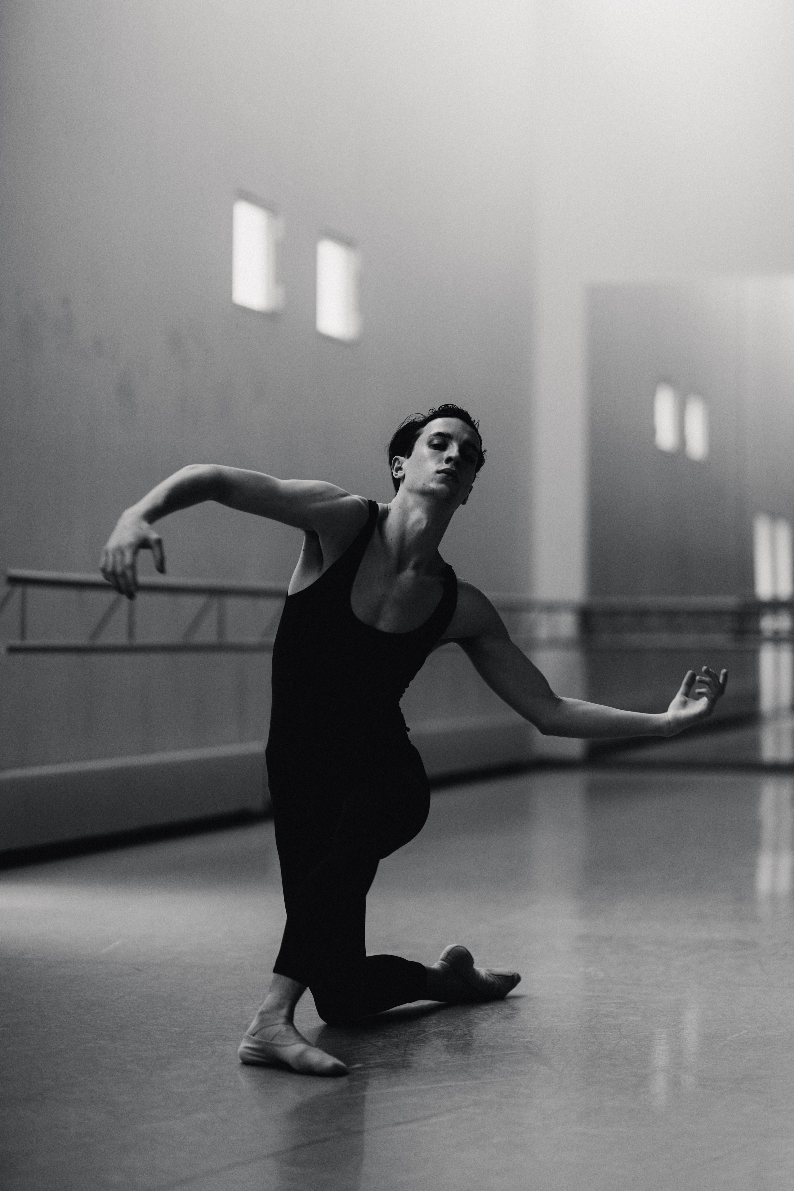 DANCERS. Victoria Olonen – Cinematic Portrait Artist | Helsinki & Europe
