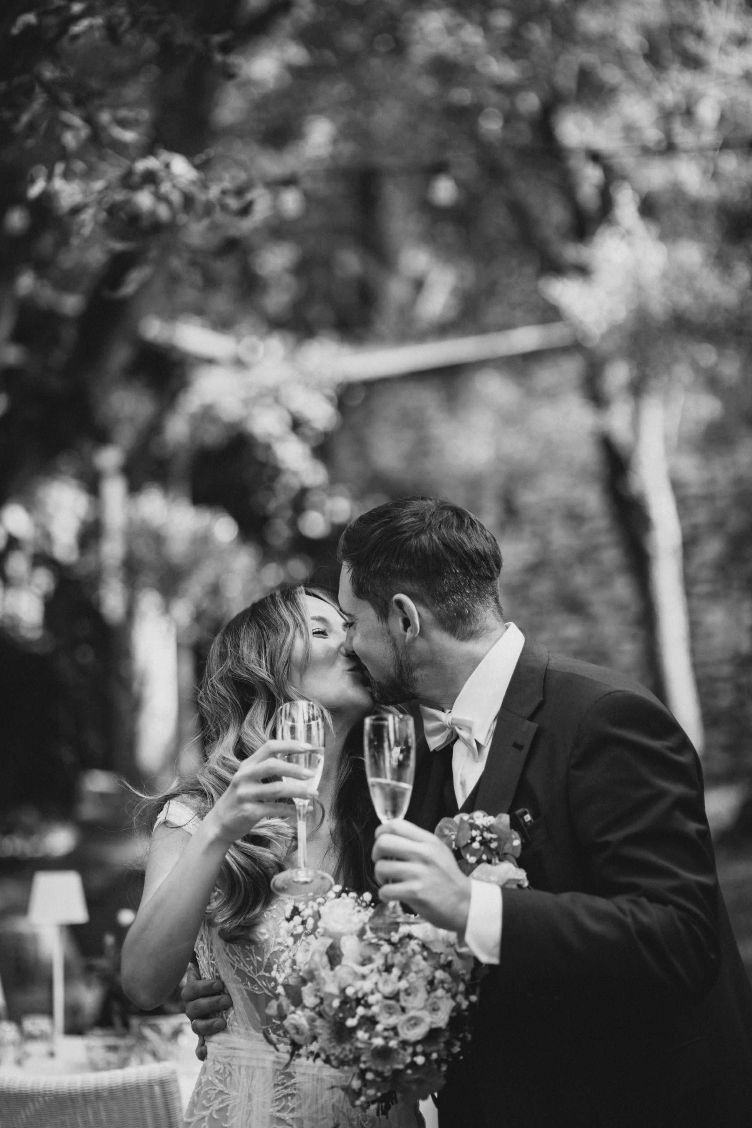 Ankunft der Braut zur Zeremonie im Morrhof – romantische Atmosphäre