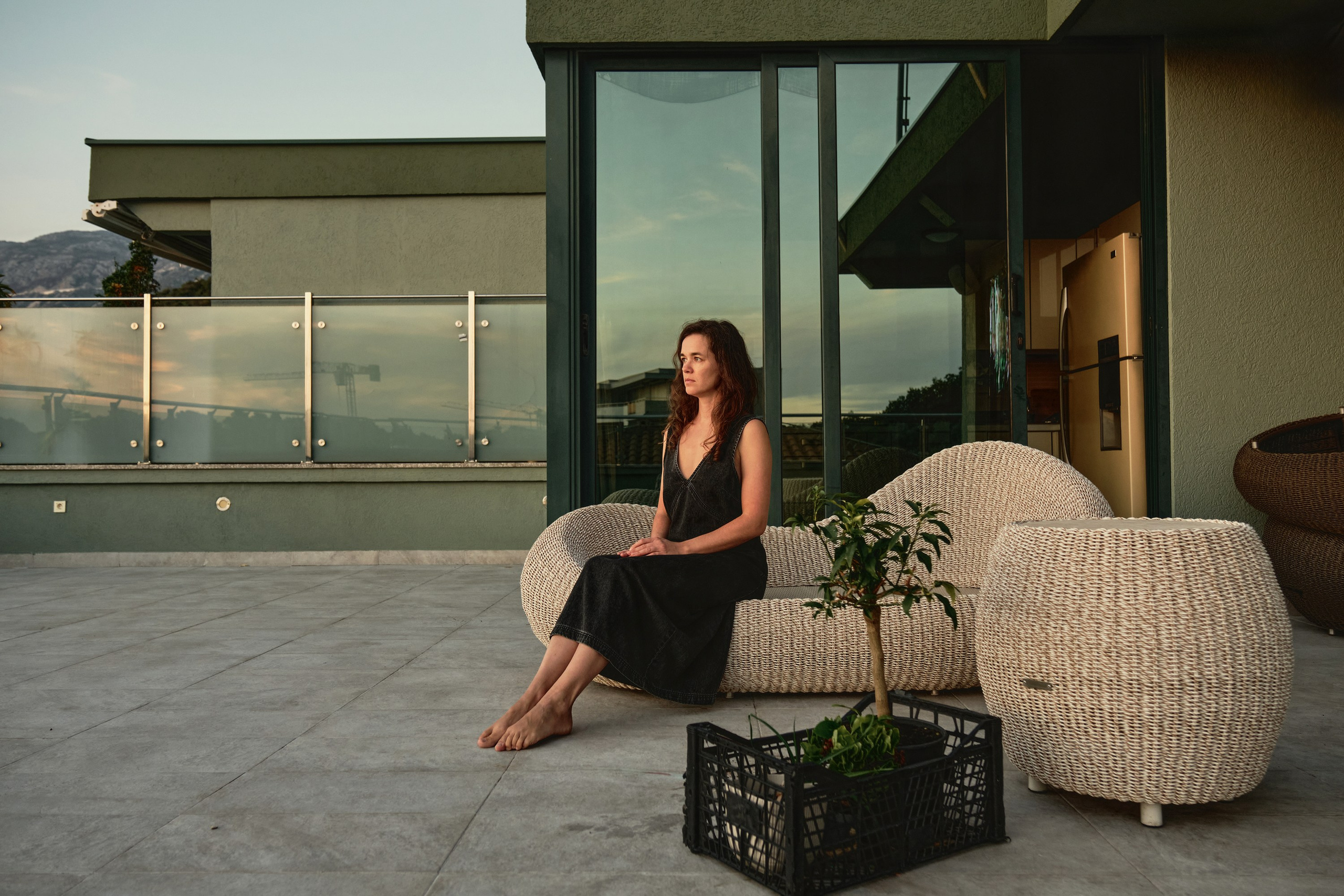 «Ожидание». Евгения. Вдохновляясь творчеством Эдварда Хоппера. Портретный фотограф Алена Новгородцева