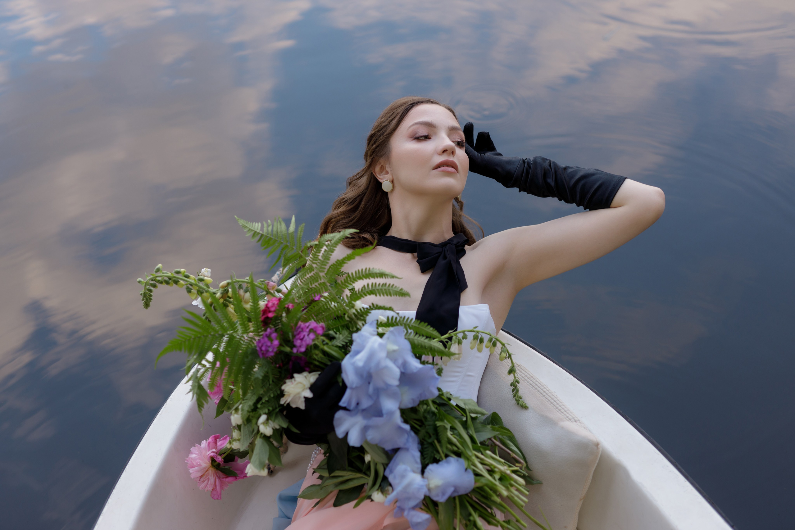 Boat & flowers. Photographer Anna Curly | Weddings and Events in Dubai