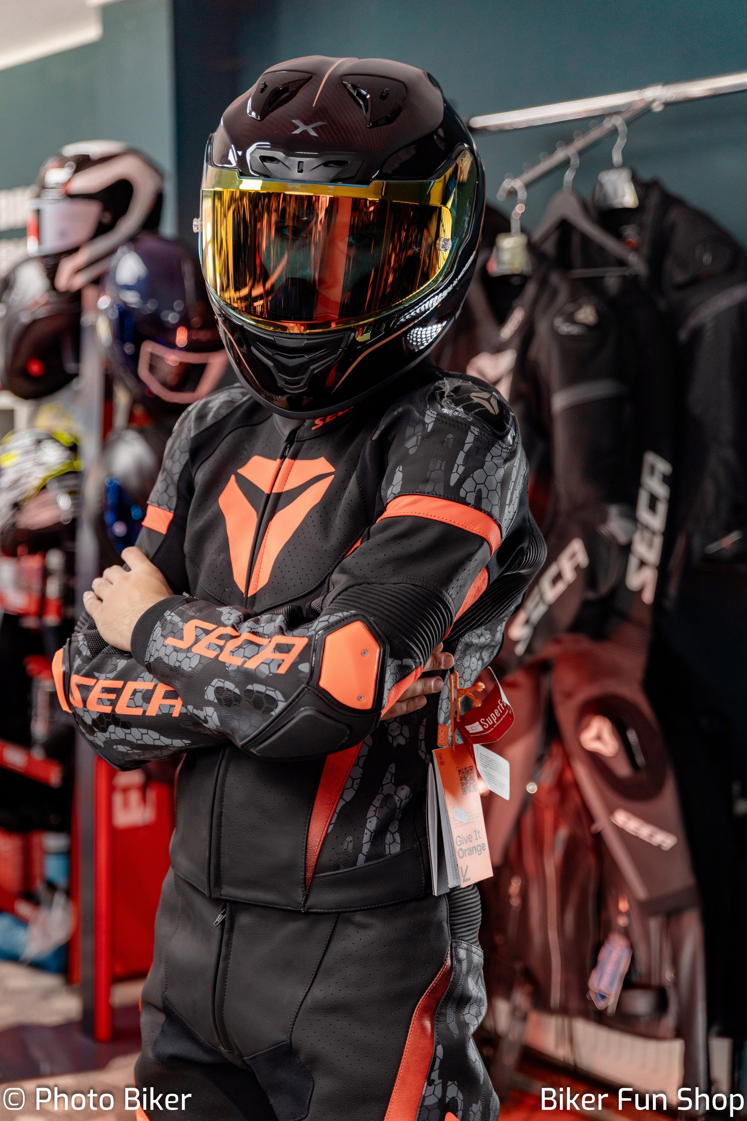 Sesiune foto magazin Biker Fun Shop. Lucian Dedeu — Fotograf