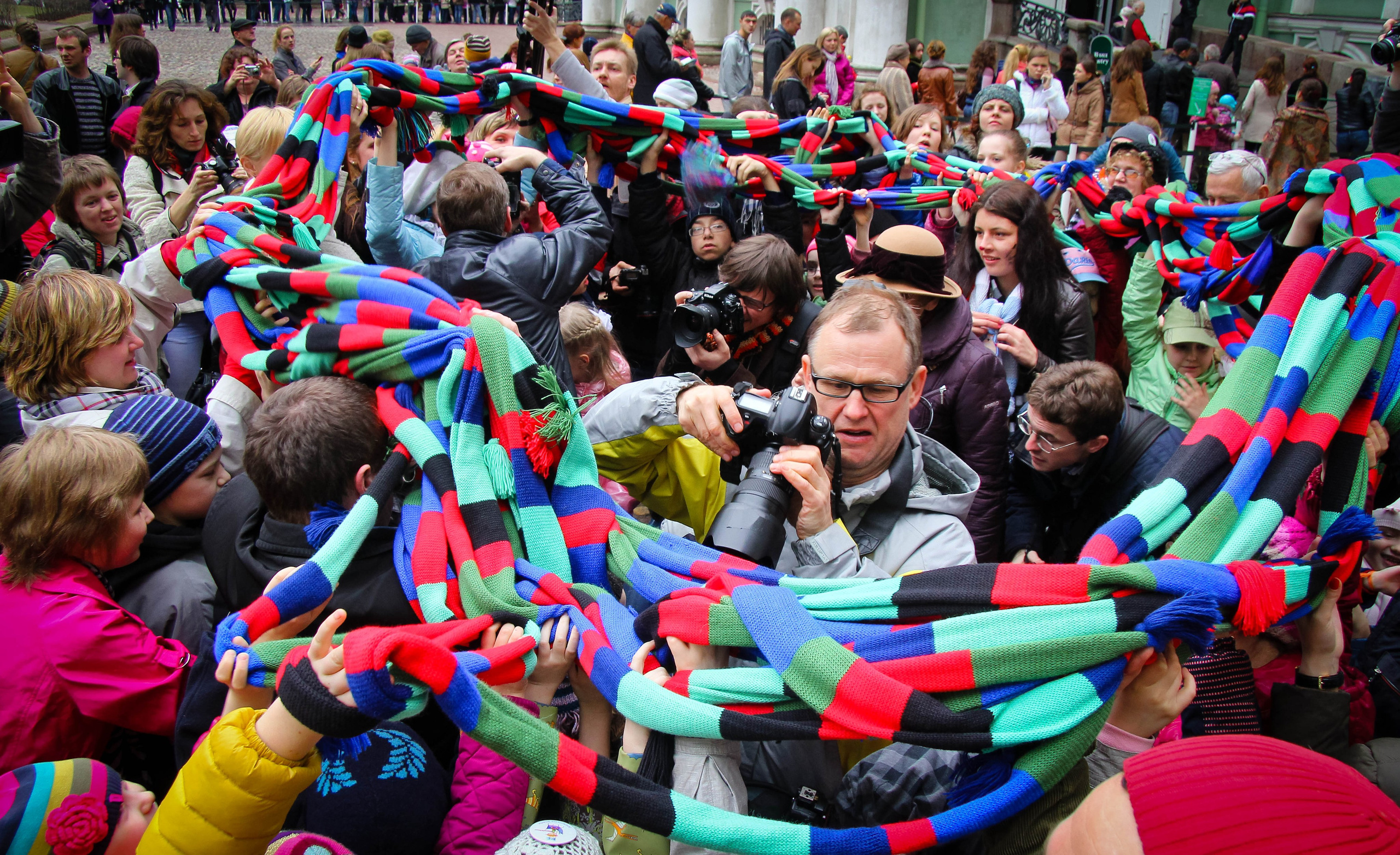 2012. Стрит-фотография, полная абсурда, идиотизма и красоты