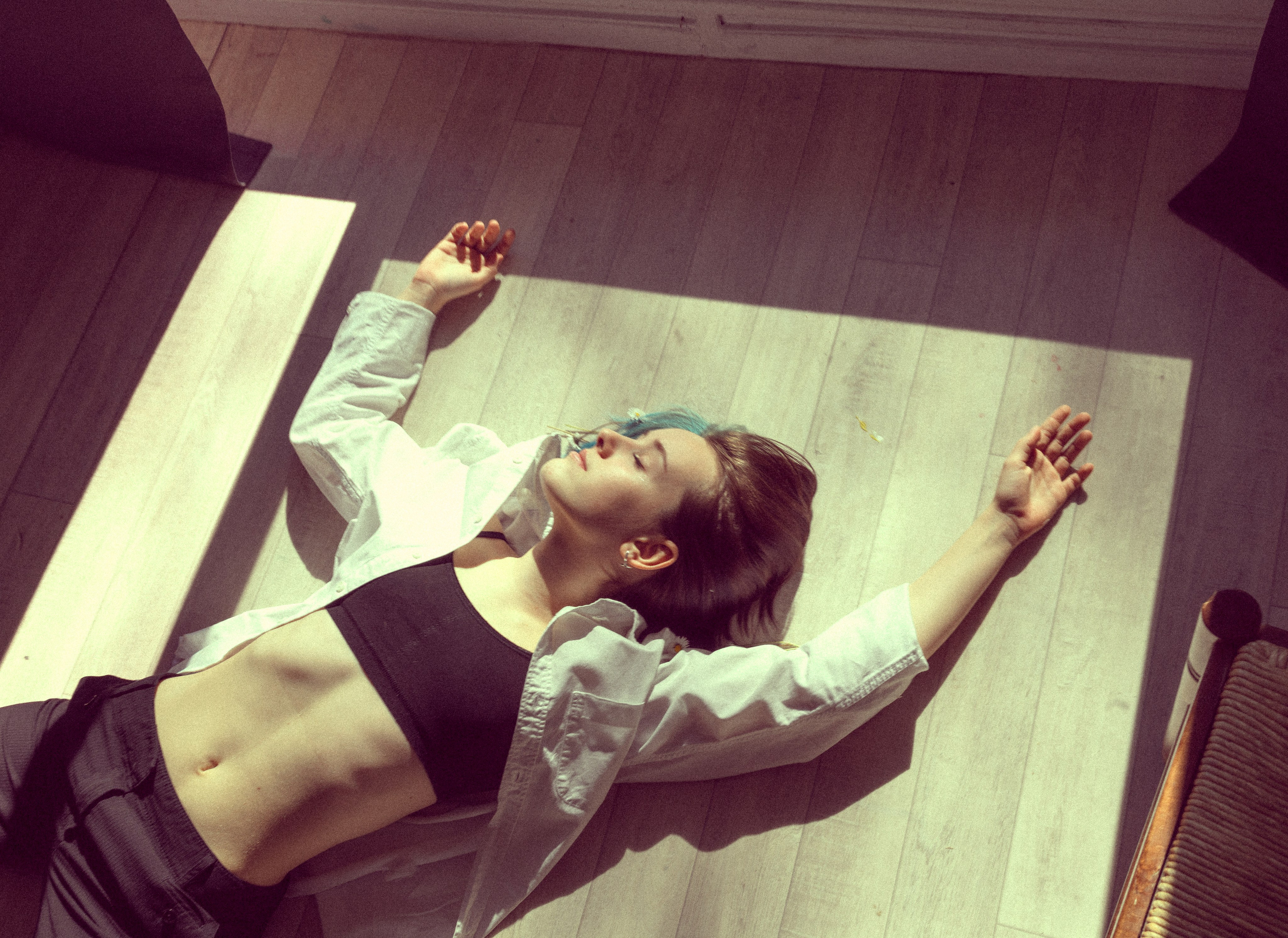 Portrait de femme charismatique. Histoires d’amour, séances photos de famille et de mariage en France