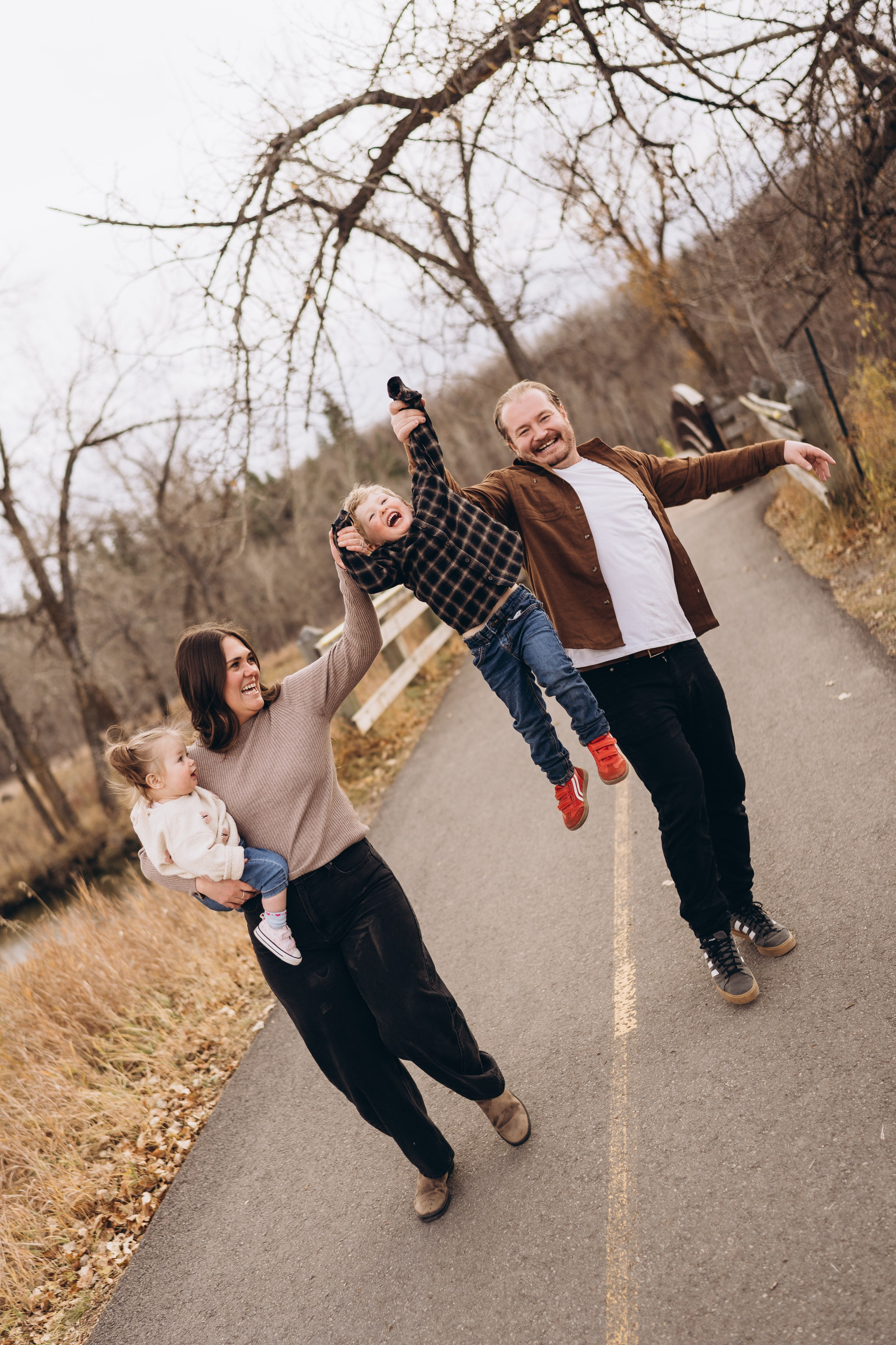 Taryn & fam. Calgary Wedding & Lifestyle Photographer — Yevhen Polishchuk