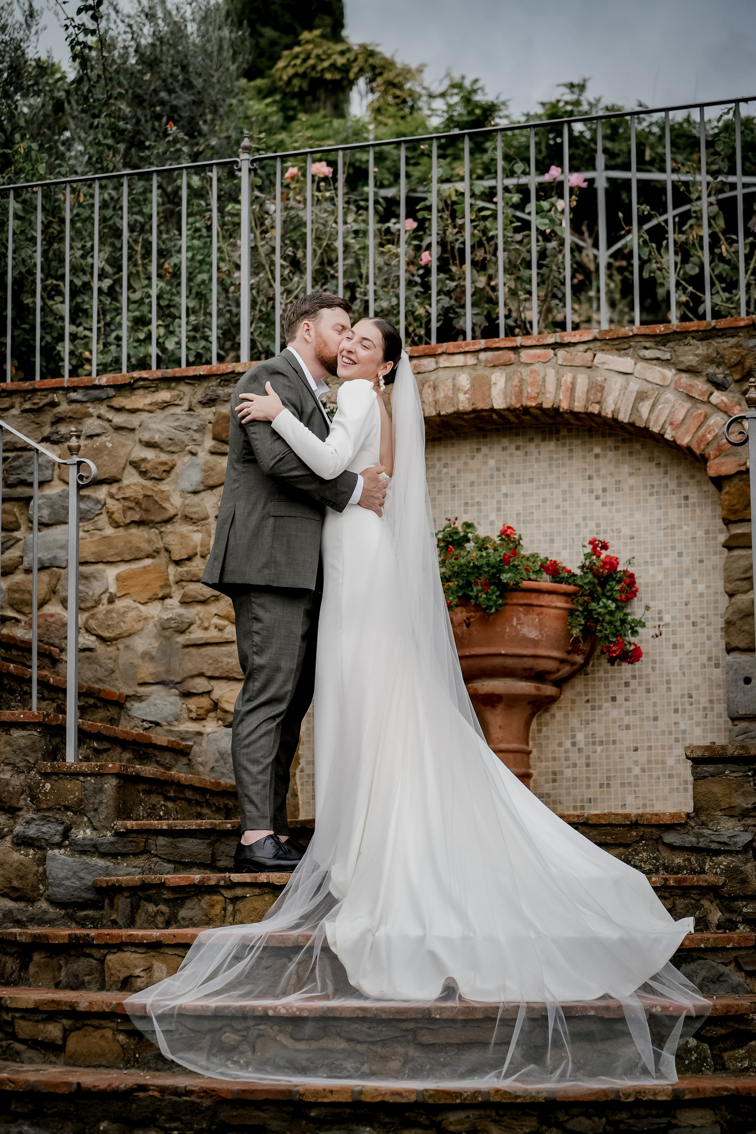 Elopment in Cortona. Villa Falconiere. Wedding Photographer in Italy