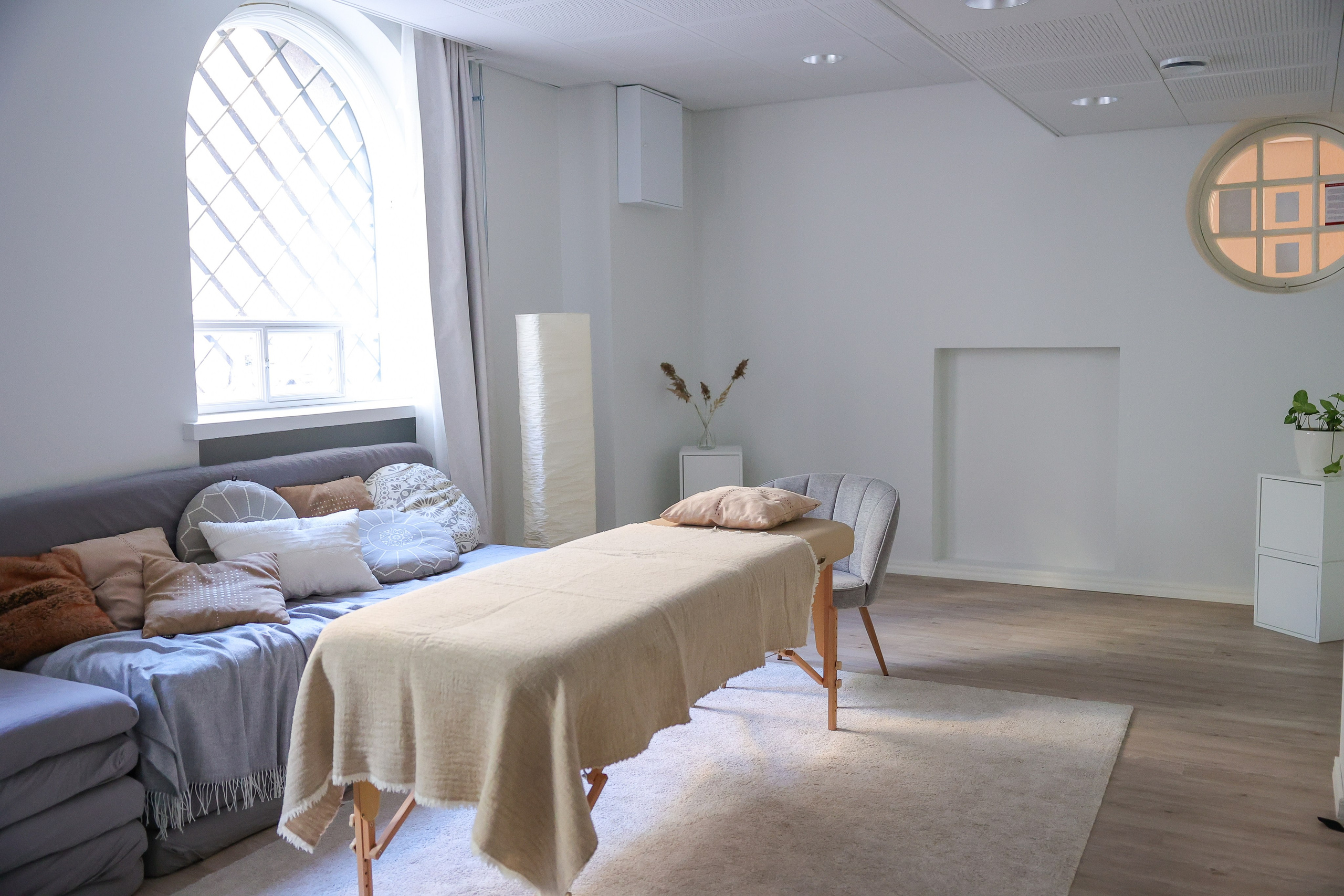 Light-Touch Therapy. Photographer Marina Gargi