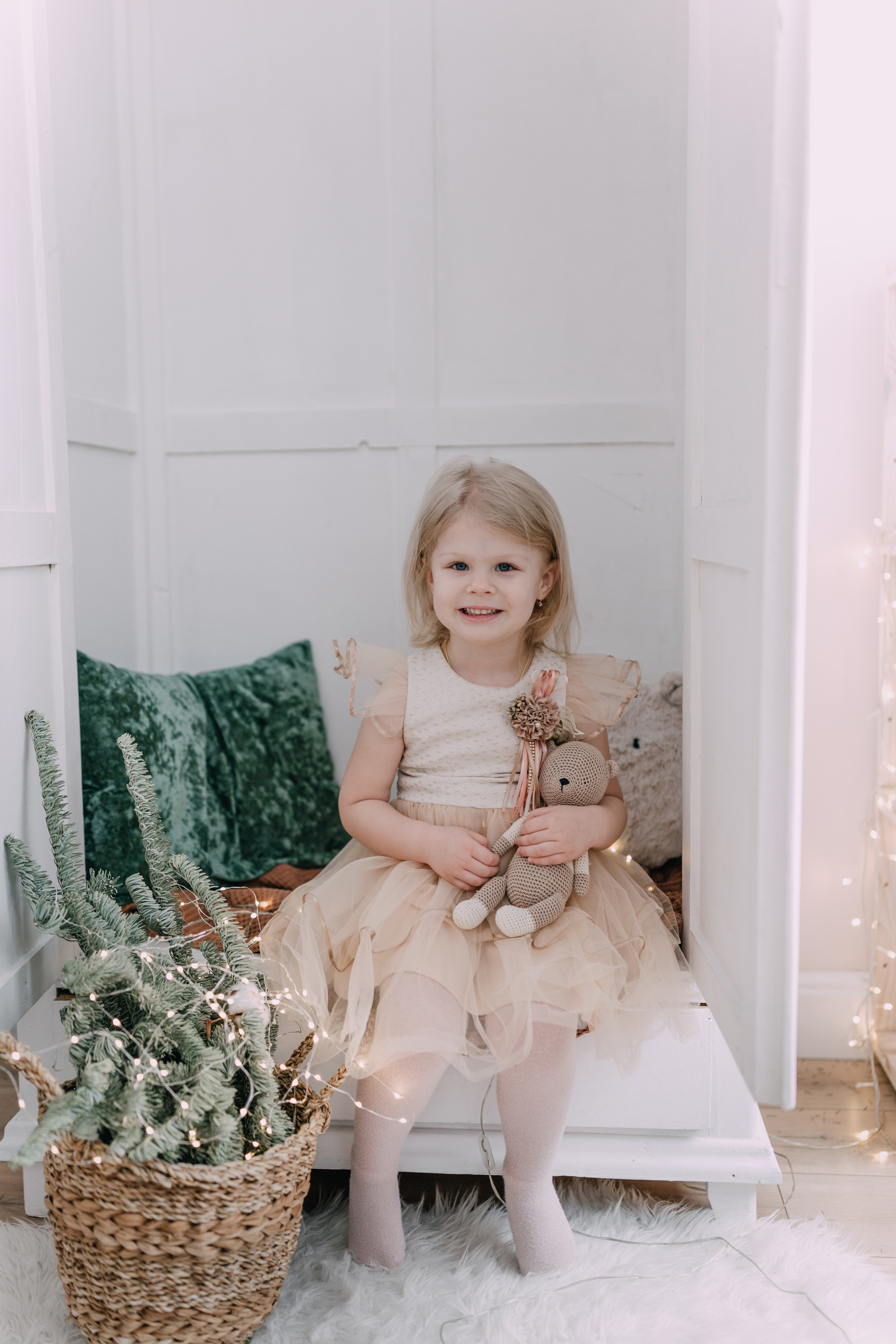 Varvara 3 years old. Photographer Rouen, France