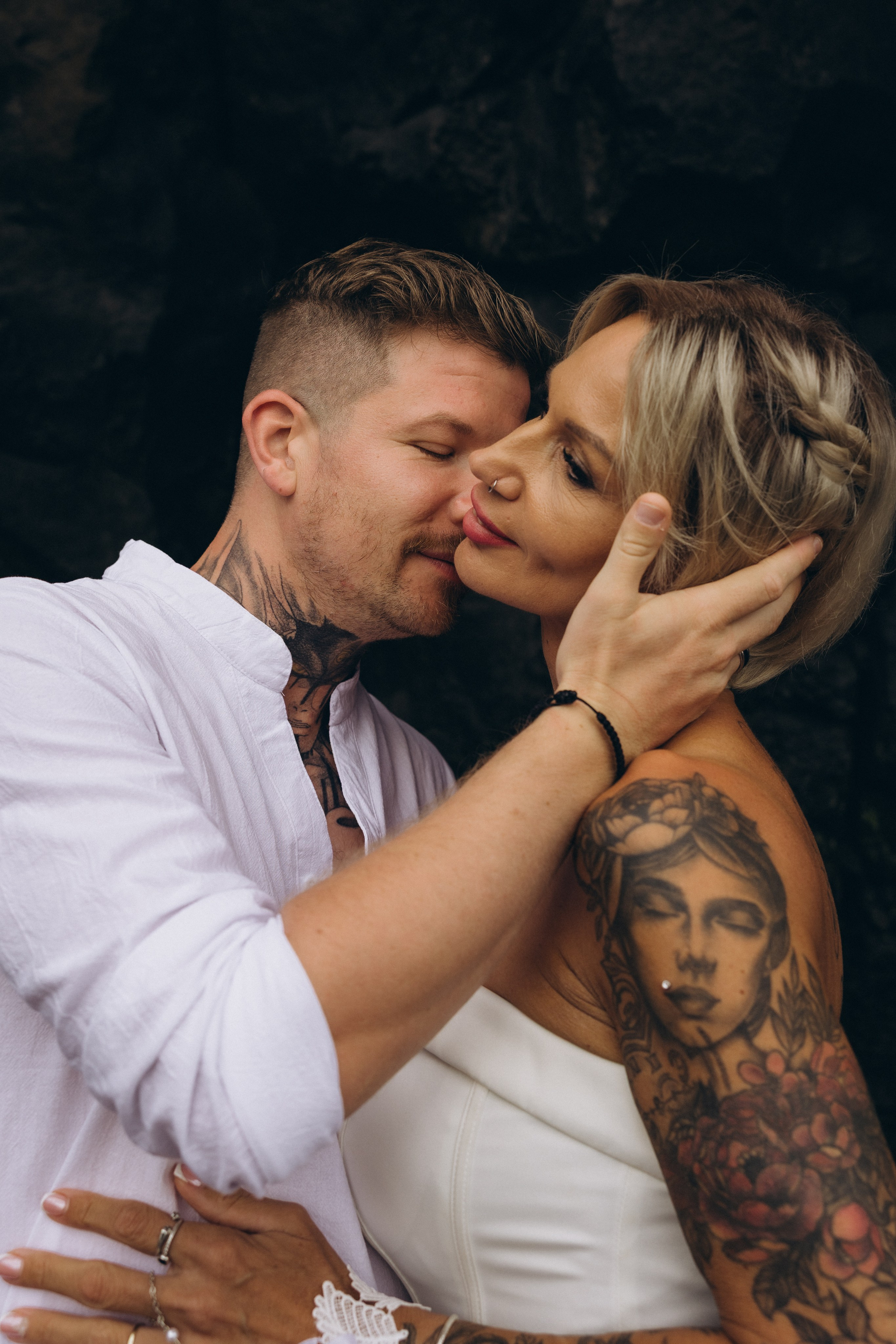 After Wedding Photoshoot at Seixal Beach, Madeira. Fotógrafa na Madeira para casais, pedidos de casamento, elopements e casamentos íntimos | Tatiana