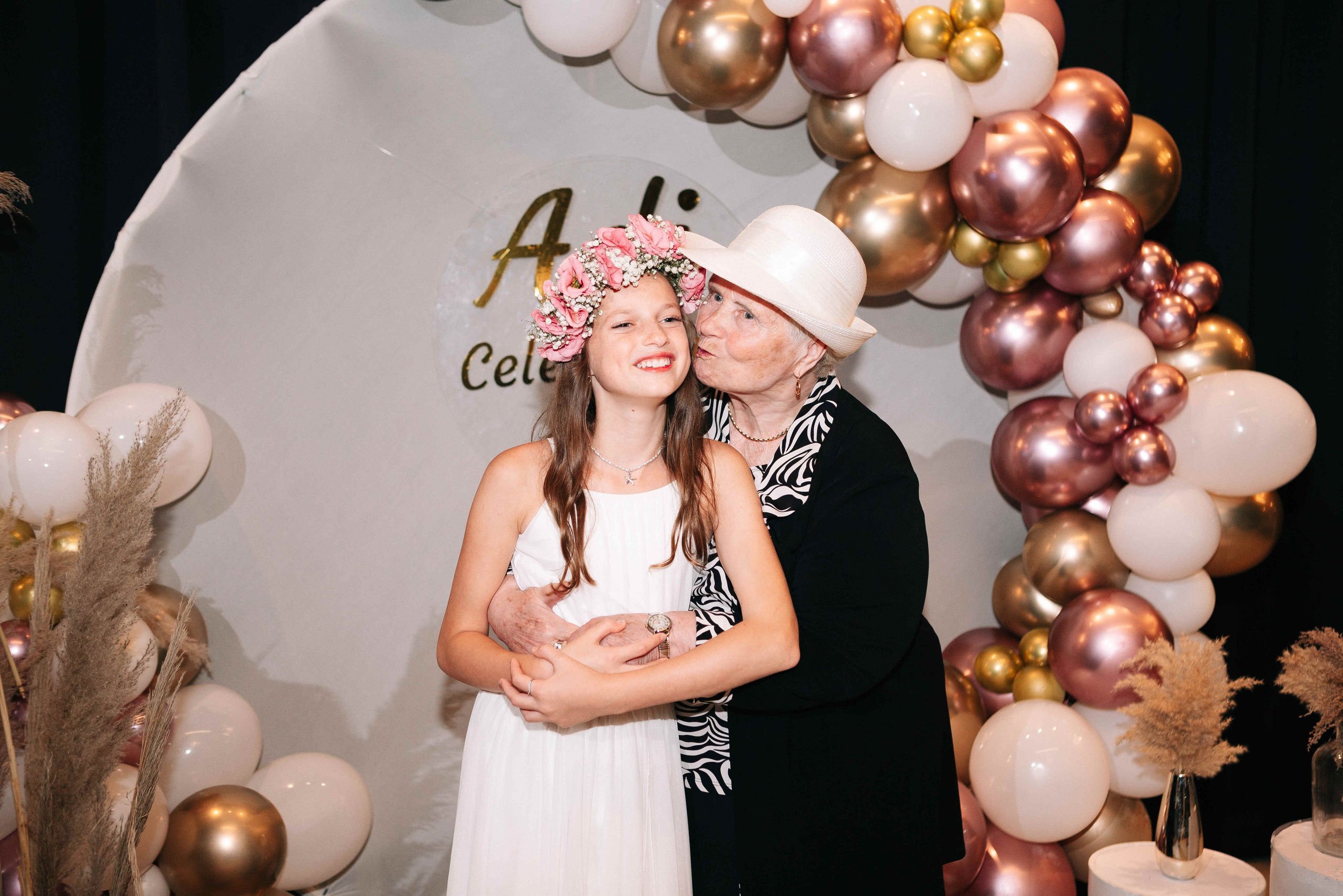 PARTY WITH FRIENDS. Https://shi-photo.com/