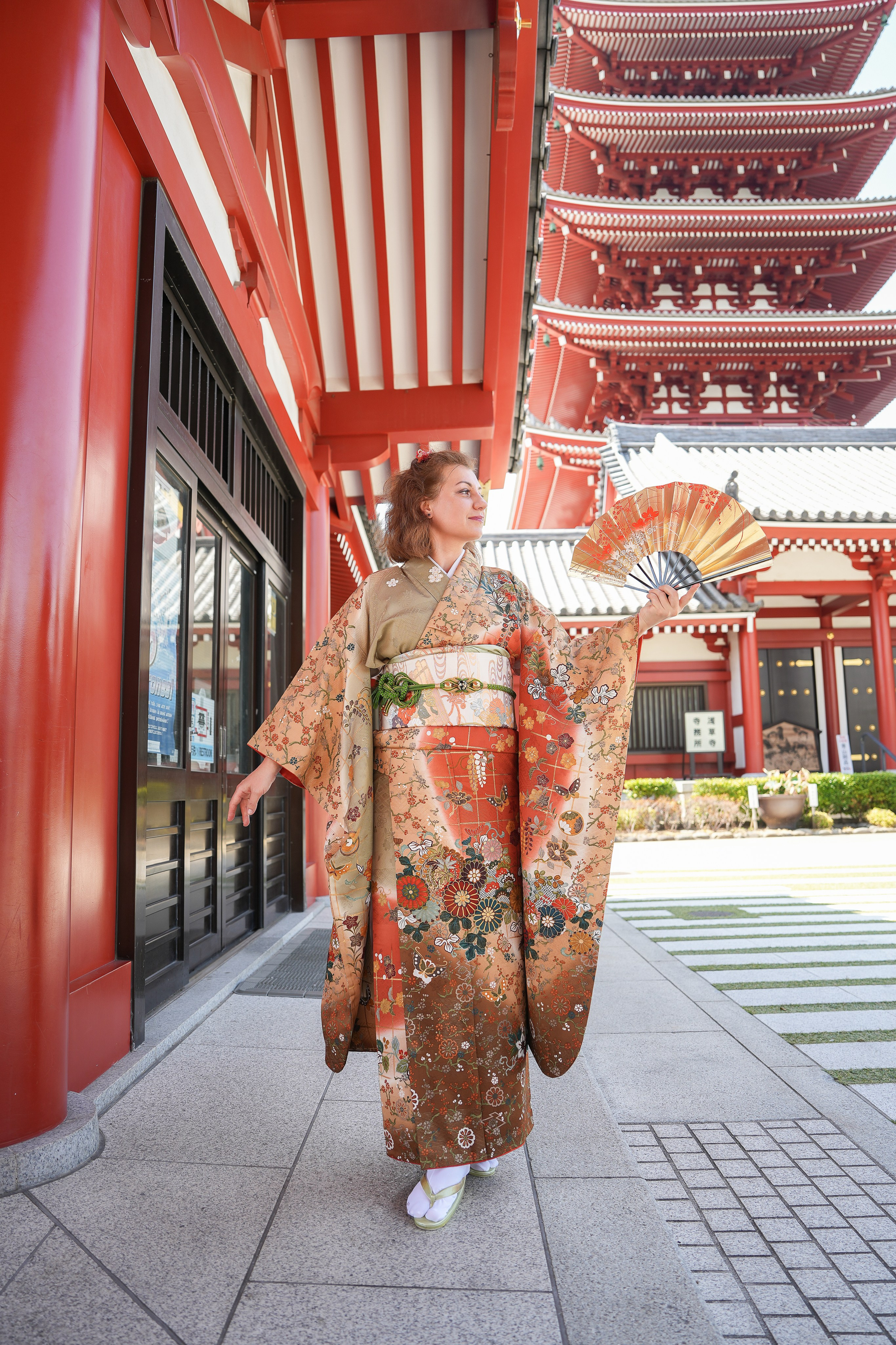Фотосессия в кимоно у храма Сэнсодзи в Токио. Фотограф в Токио Япония