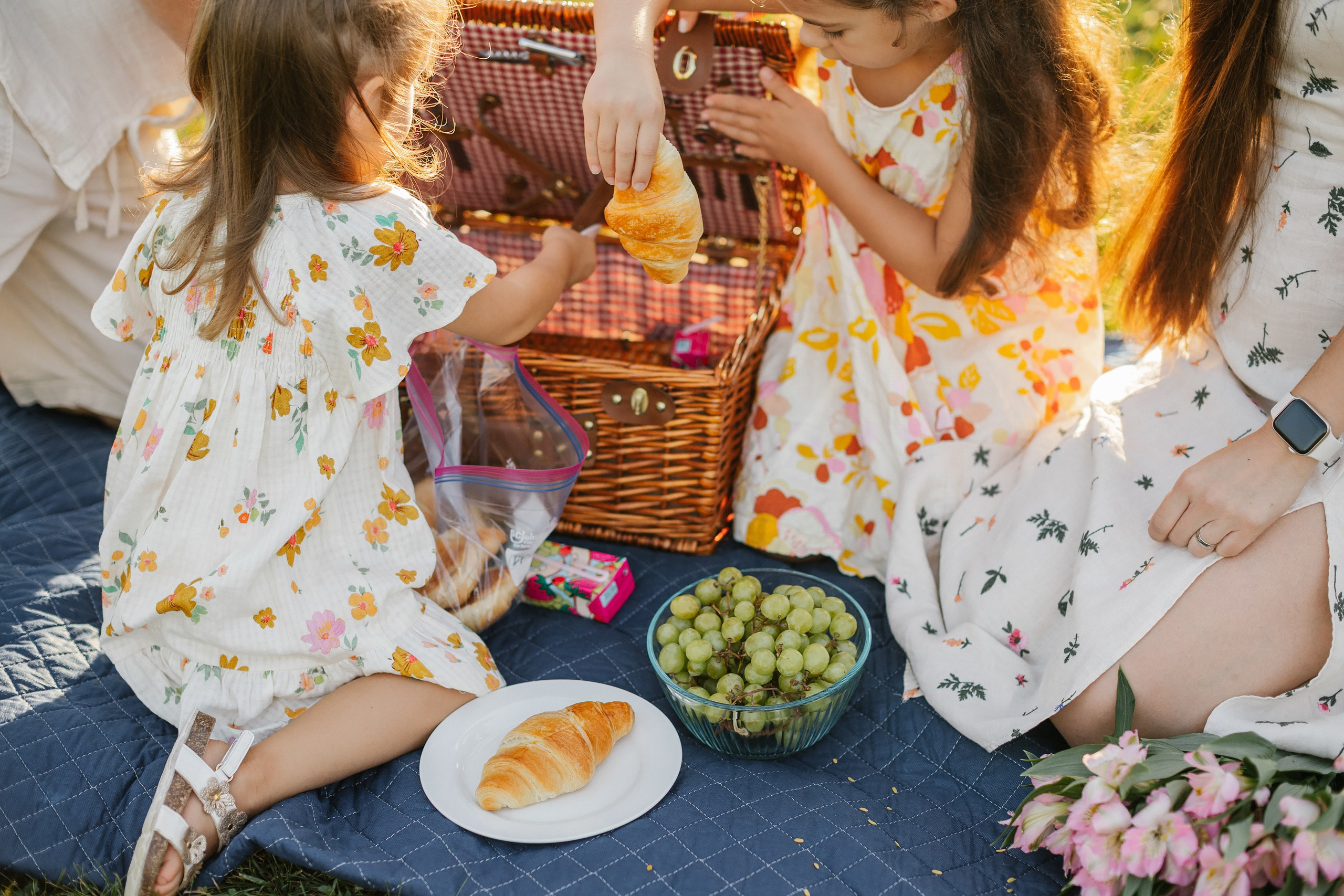 08.17.25 Family Photoshoot. Wedding family event photographer in Chicago Nick Yushevich