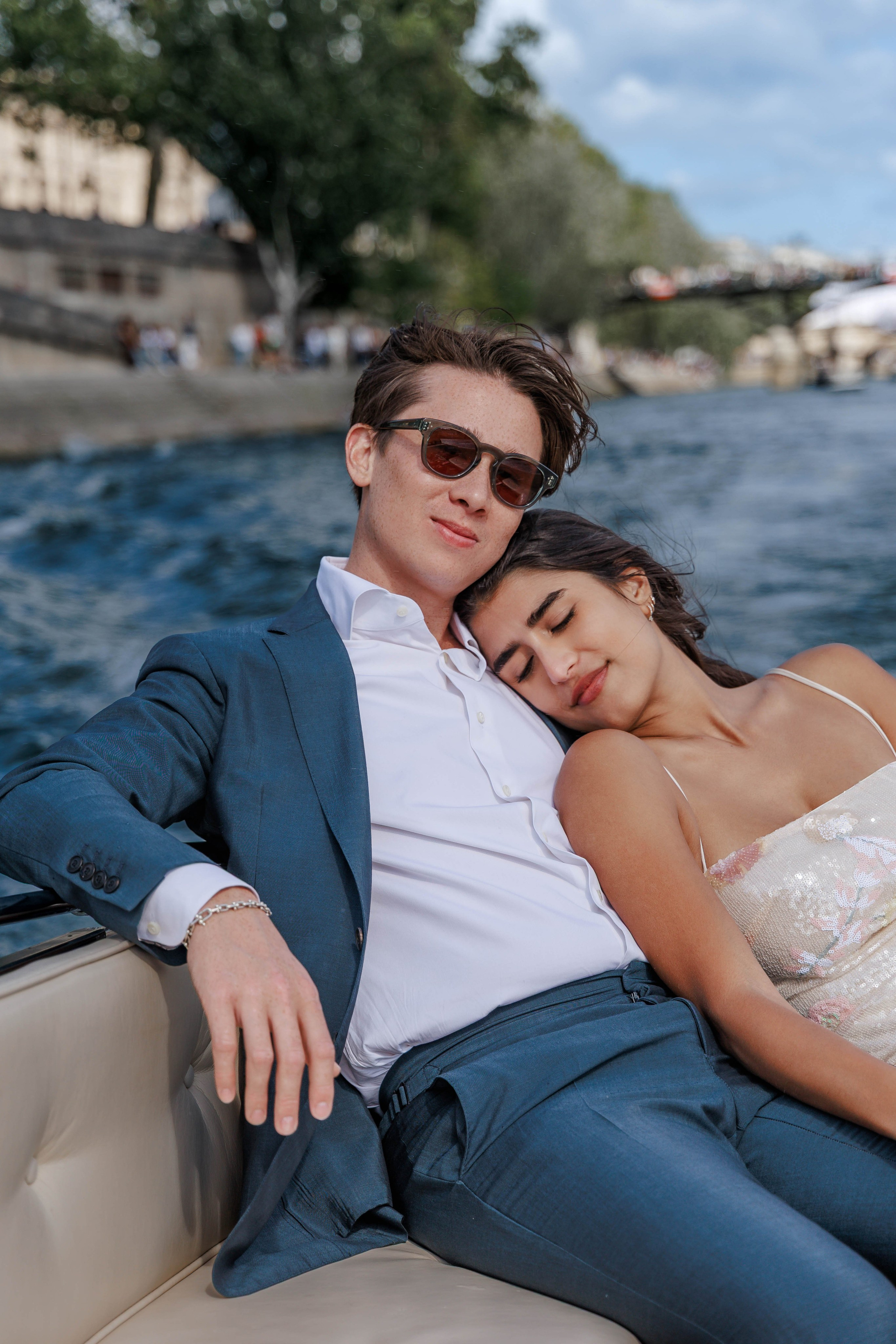 A Luxury Surprise Proposal on a Boat in Paris: Photo, Video & Champagne. Photographe à Paris