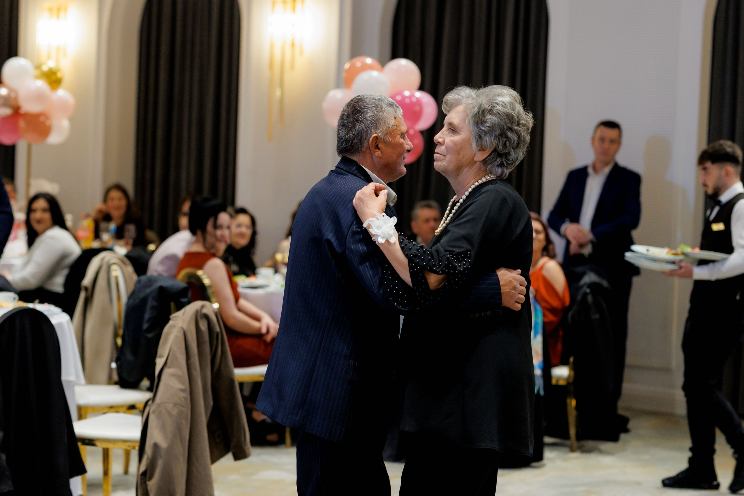 Povestea voastră, regizată de noi |Cristi Turculet Videograf Nuntă Suceava | wedding highlight. Servicii foto-video profesionale, pentru momente de neuitat