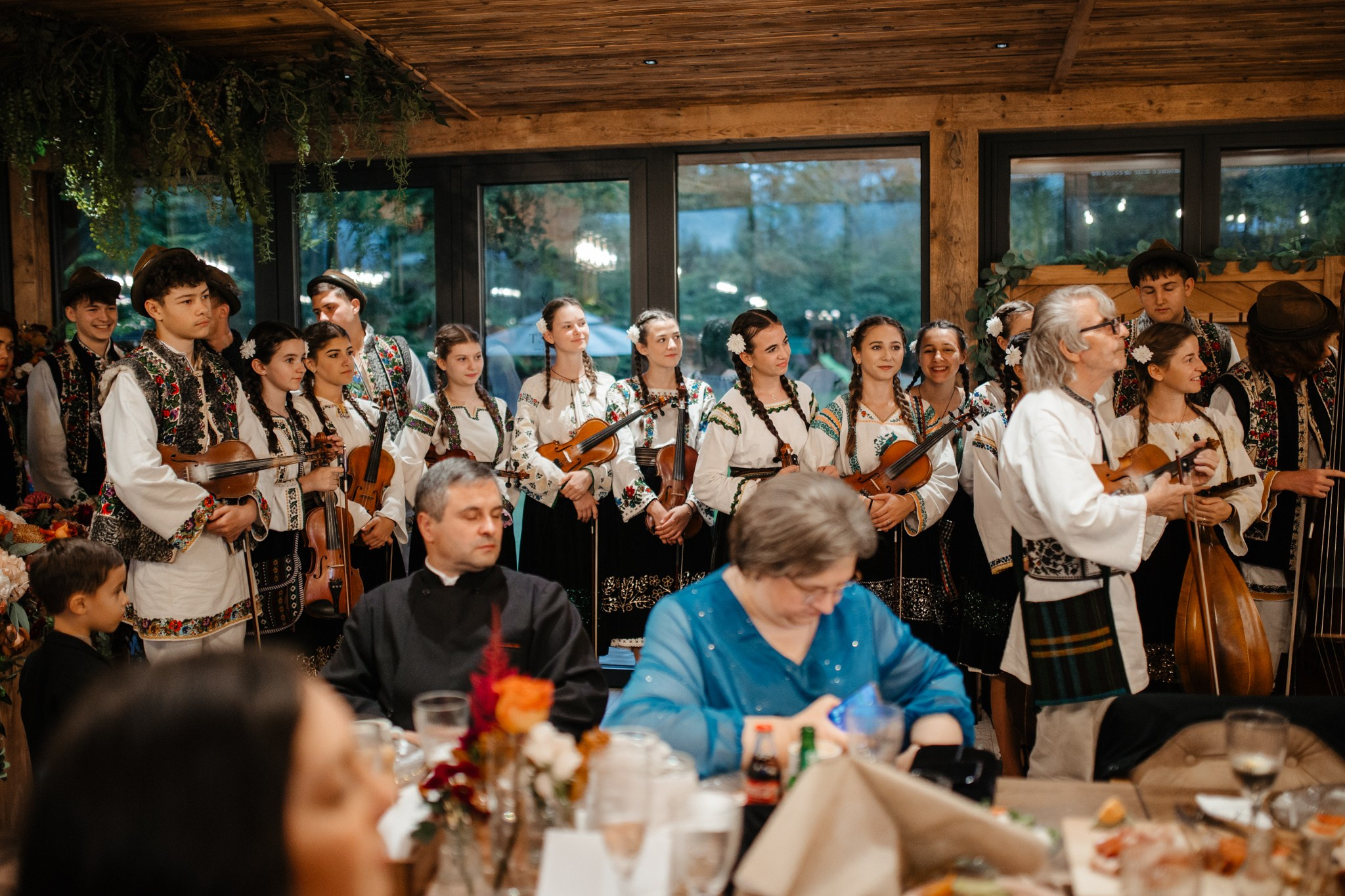 Nunta de Poveste la Sucevița: Cristi și Andreea. Servicii foto-video profesionale, pentru momente de neuitat
