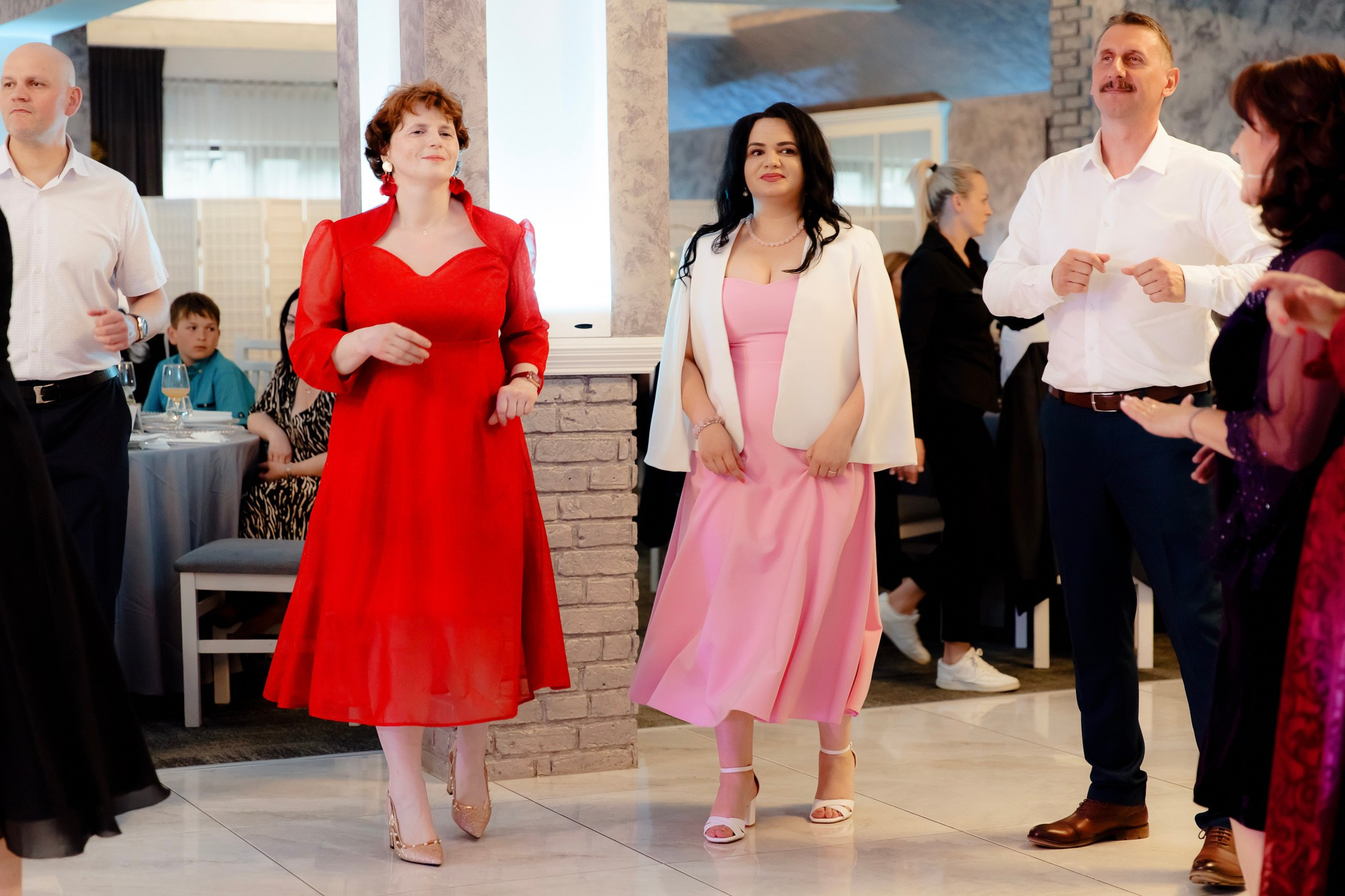 Ioana & Ionuț | Nuntă de poveste la Păstrăvăria Poiana din Mălini județul Suceava. Servicii foto-video profesionale, pentru momente de neuitat