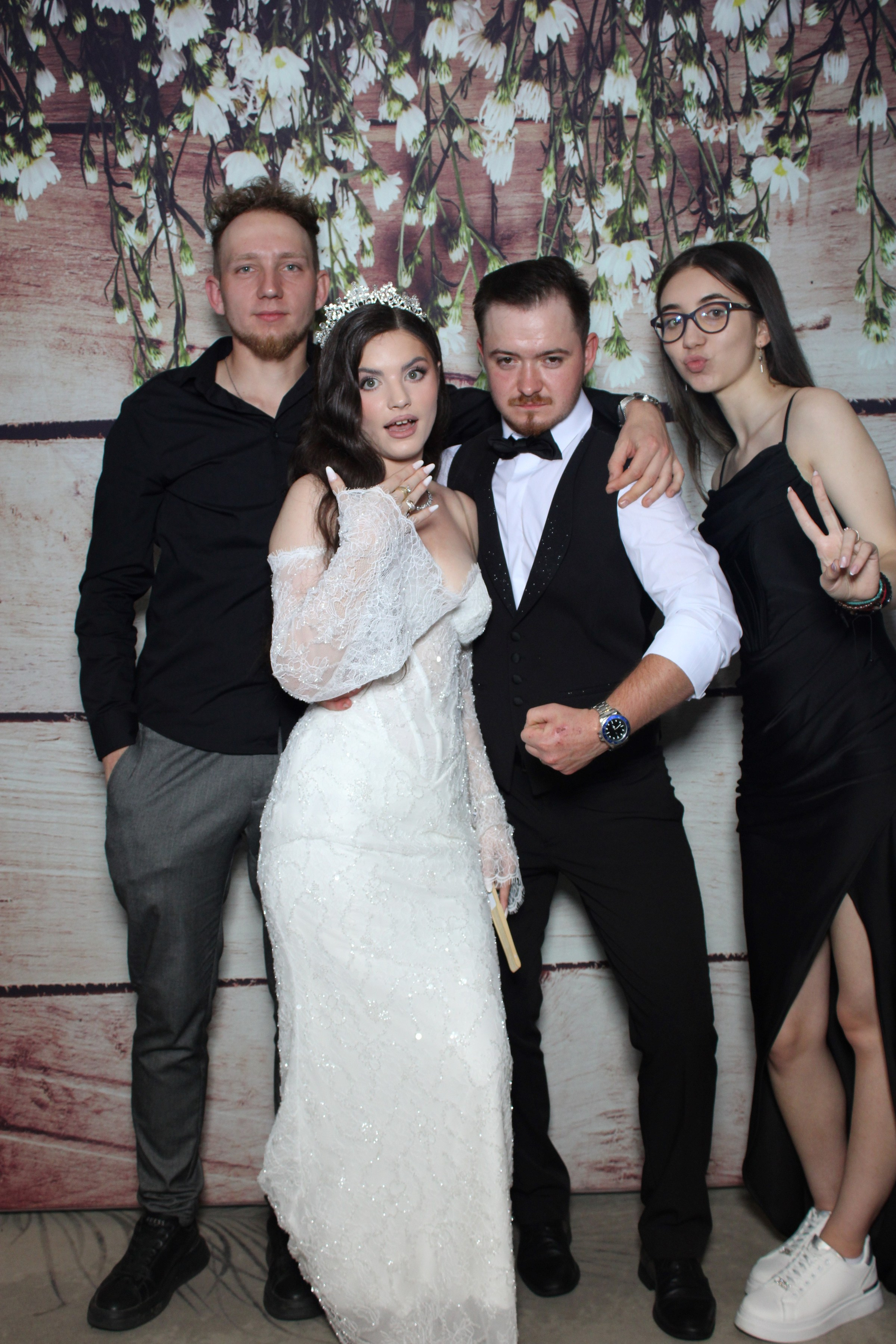 Nunta Denisa & Daniel – Zâmbete și distracție cu Oglinda Amintirilor Suceava
