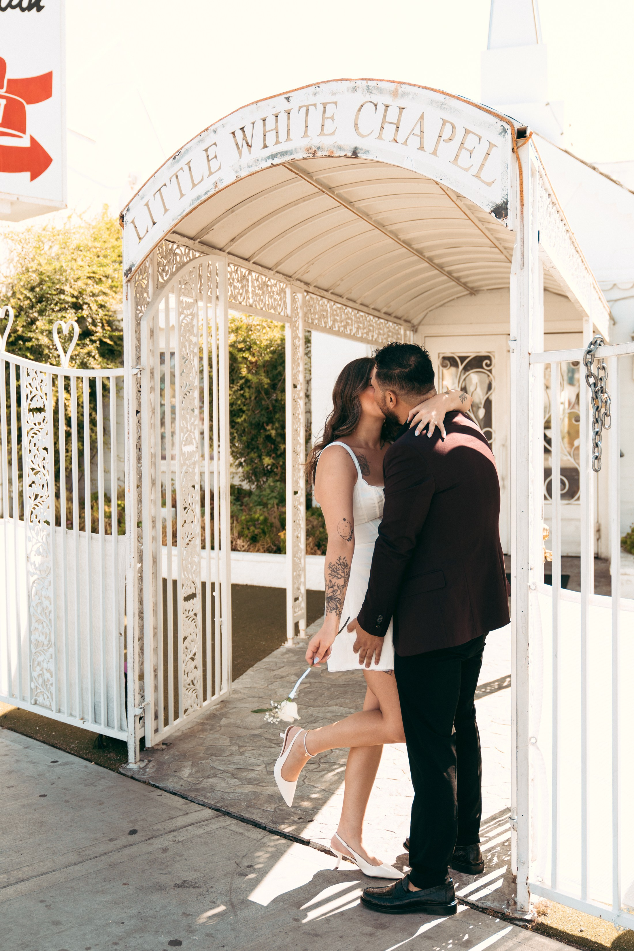 Erin&Jonathan. Wedding & elopement photographer Viktoriya Kravtsov. Las Vegas