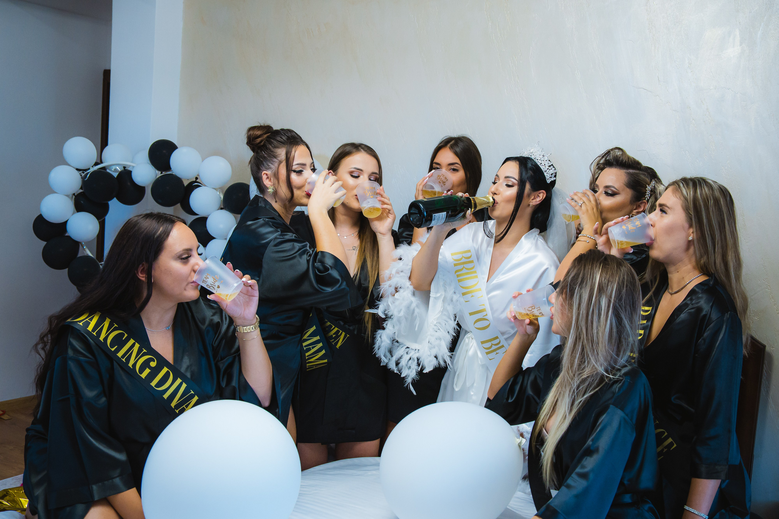 Bella & Adi. Foto Studio — Fotograf de evenimente, nunti, botezuri, portrete